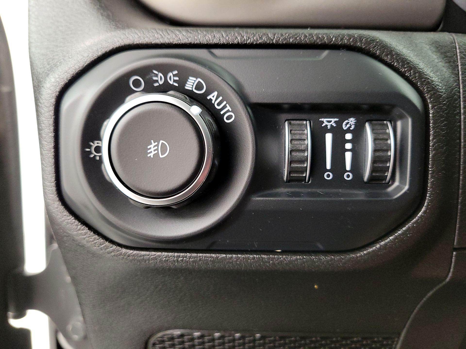 Thumbnail: 2018 Jeep Wrangler - 13