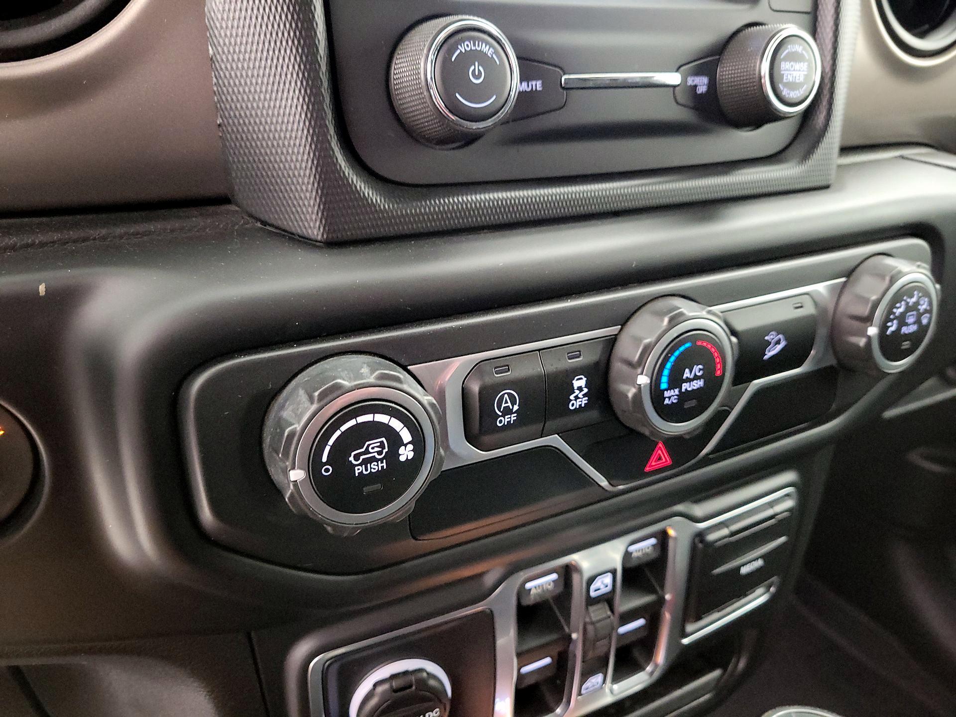 Thumbnail: 2018 Jeep Wrangler - 16