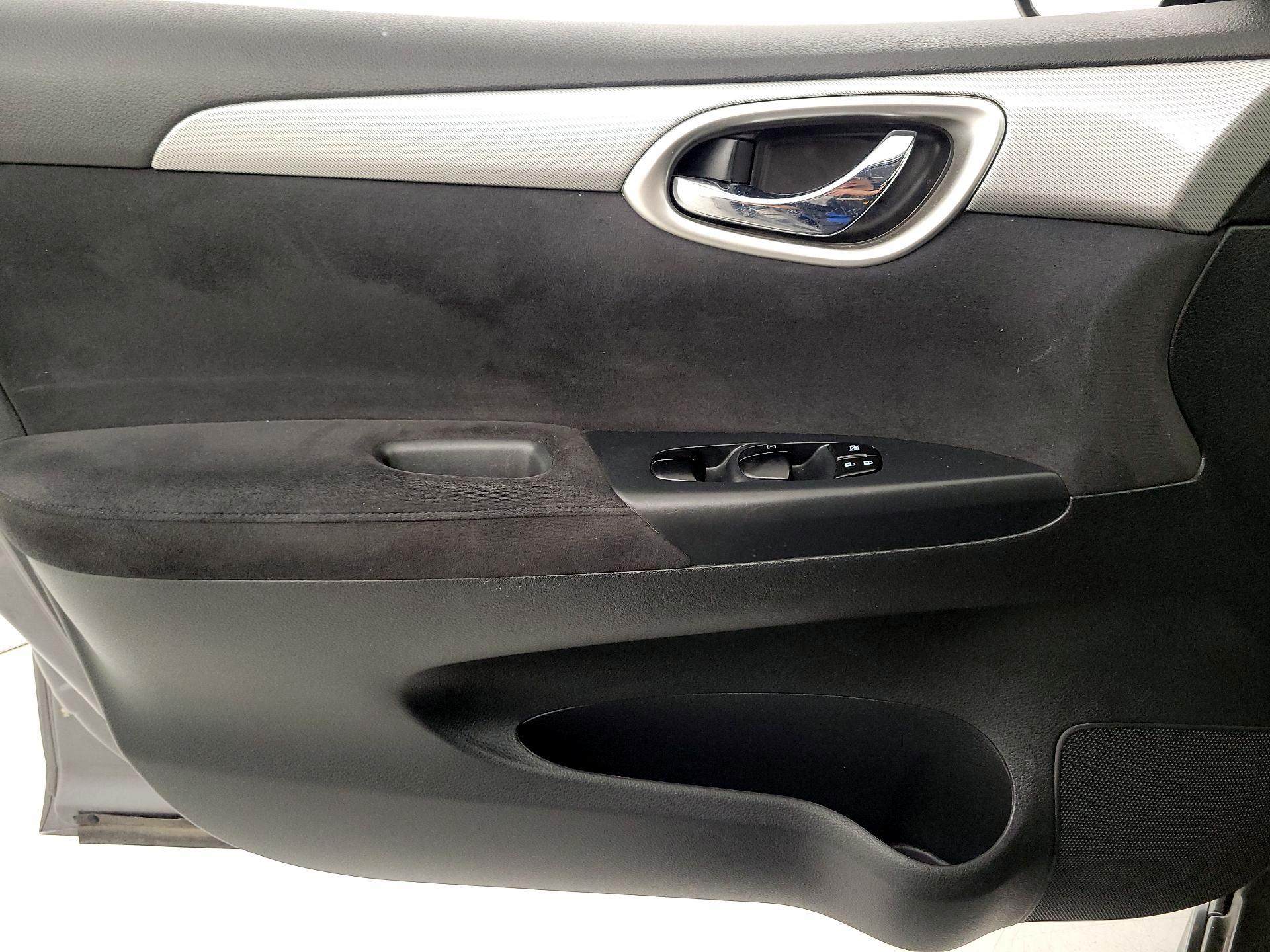 Thumbnail: 2015 Nissan Sentra - 12