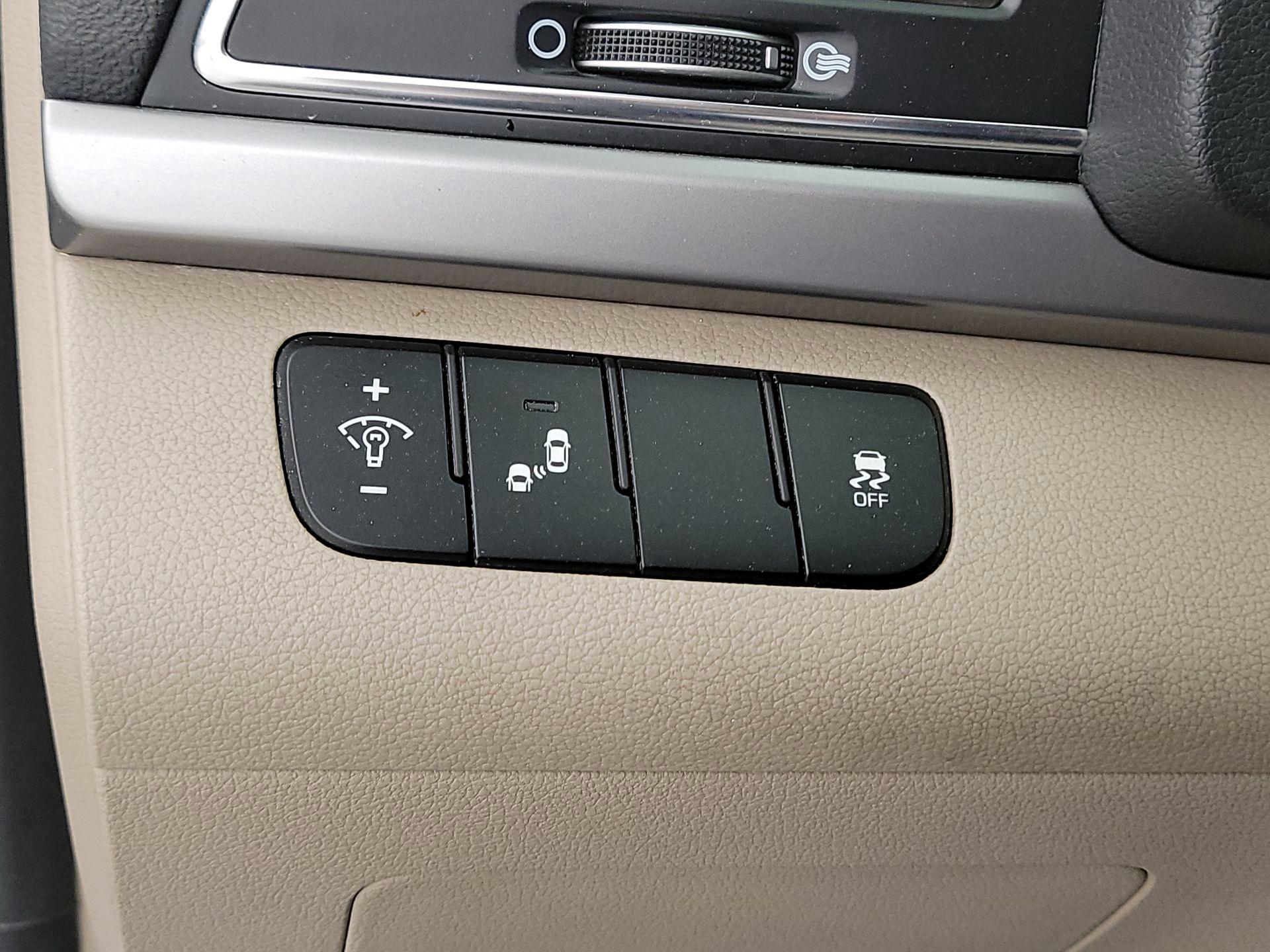 Thumbnail: 2017 Hyundai Elantra - 13