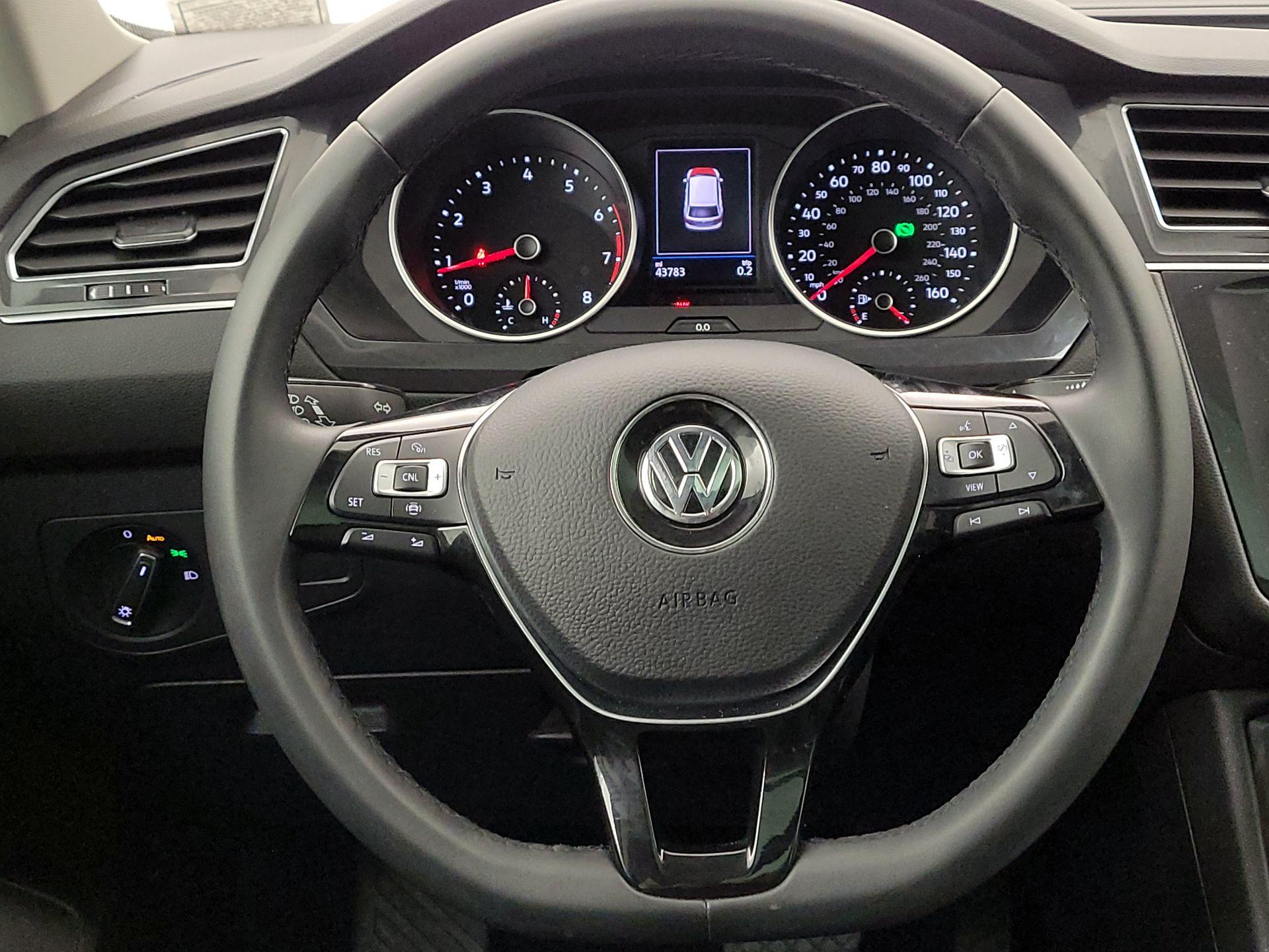 Thumbnail: 2020 Volkswagen Tiguan - 10