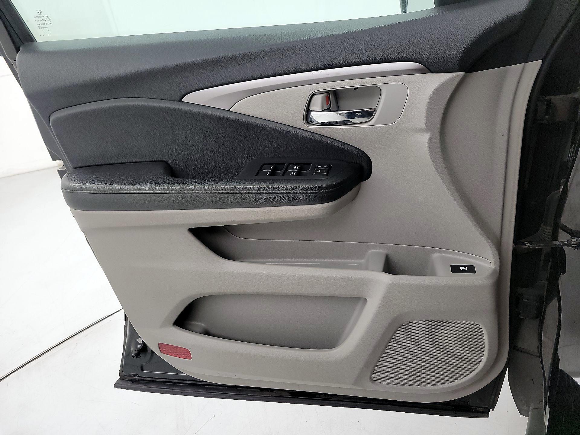 Thumbnail: 2016 Honda Pilot - 12
