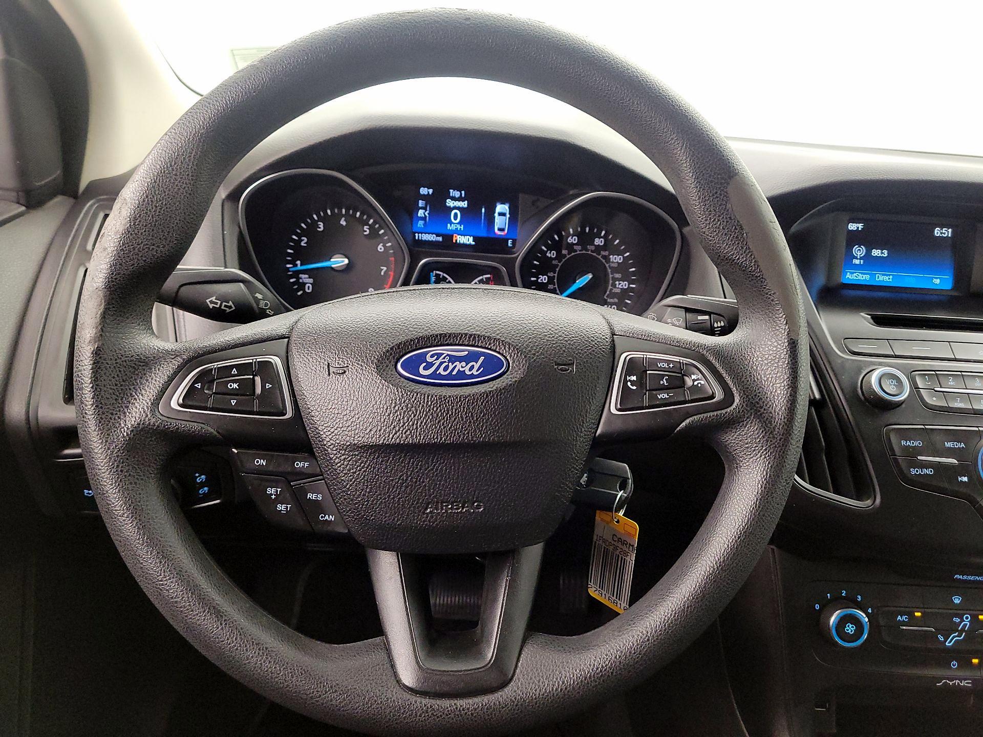 Thumbnail: 2015 Ford Focus - 10