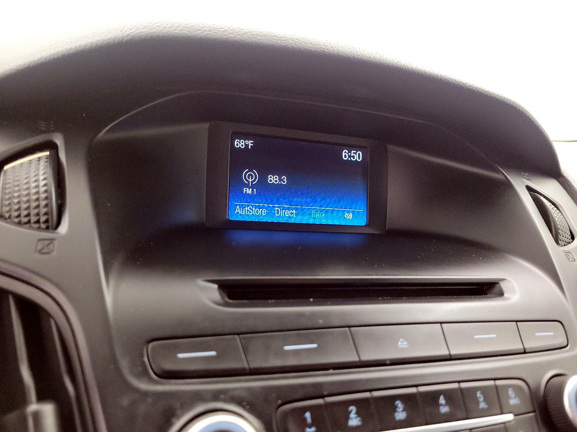 Thumbnail: 2015 Ford Focus - 15