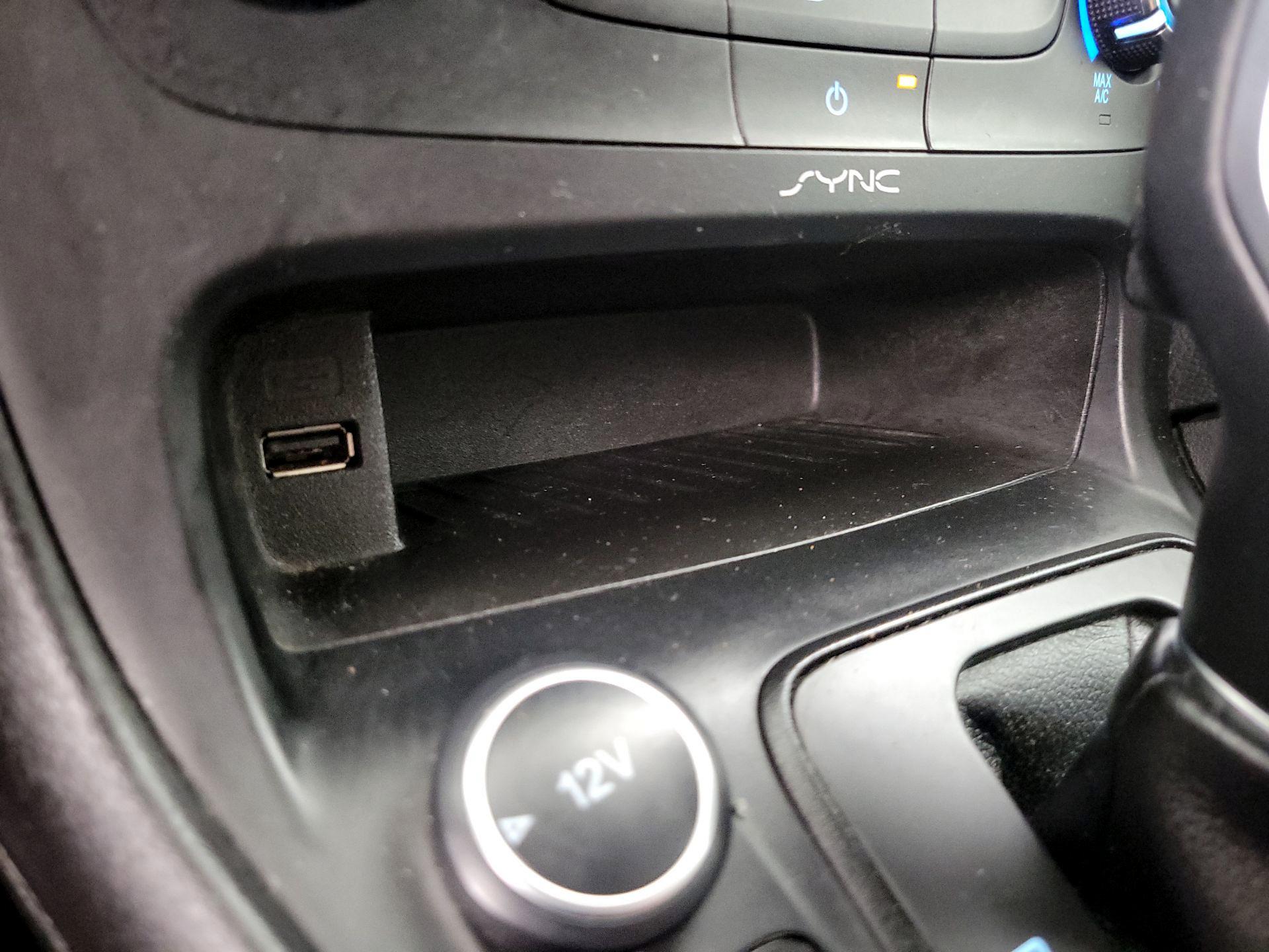 Thumbnail: 2015 Ford Focus - 18