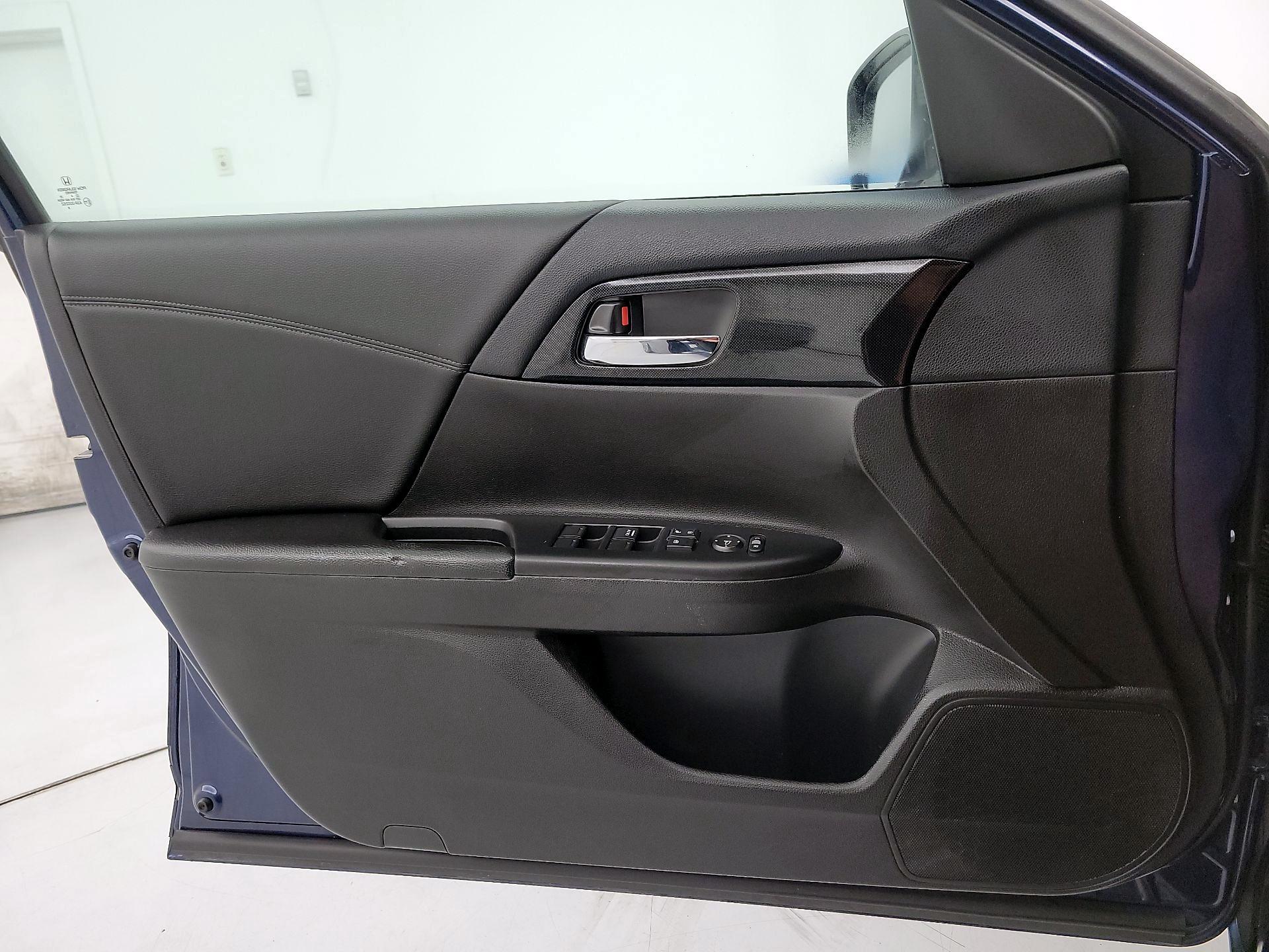 Thumbnail: 2015 Honda Accord - 12