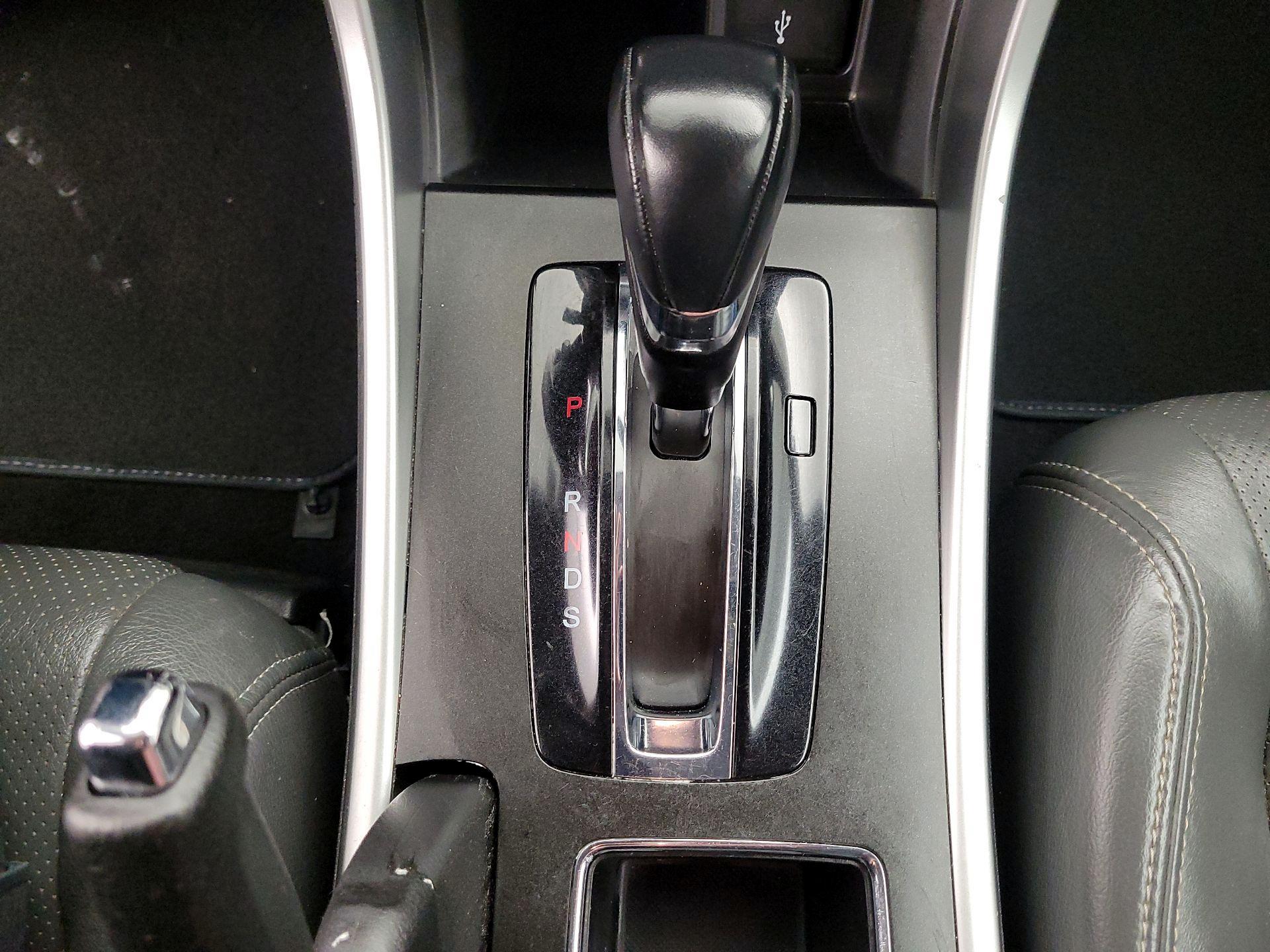 Thumbnail: 2015 Honda Accord - 17
