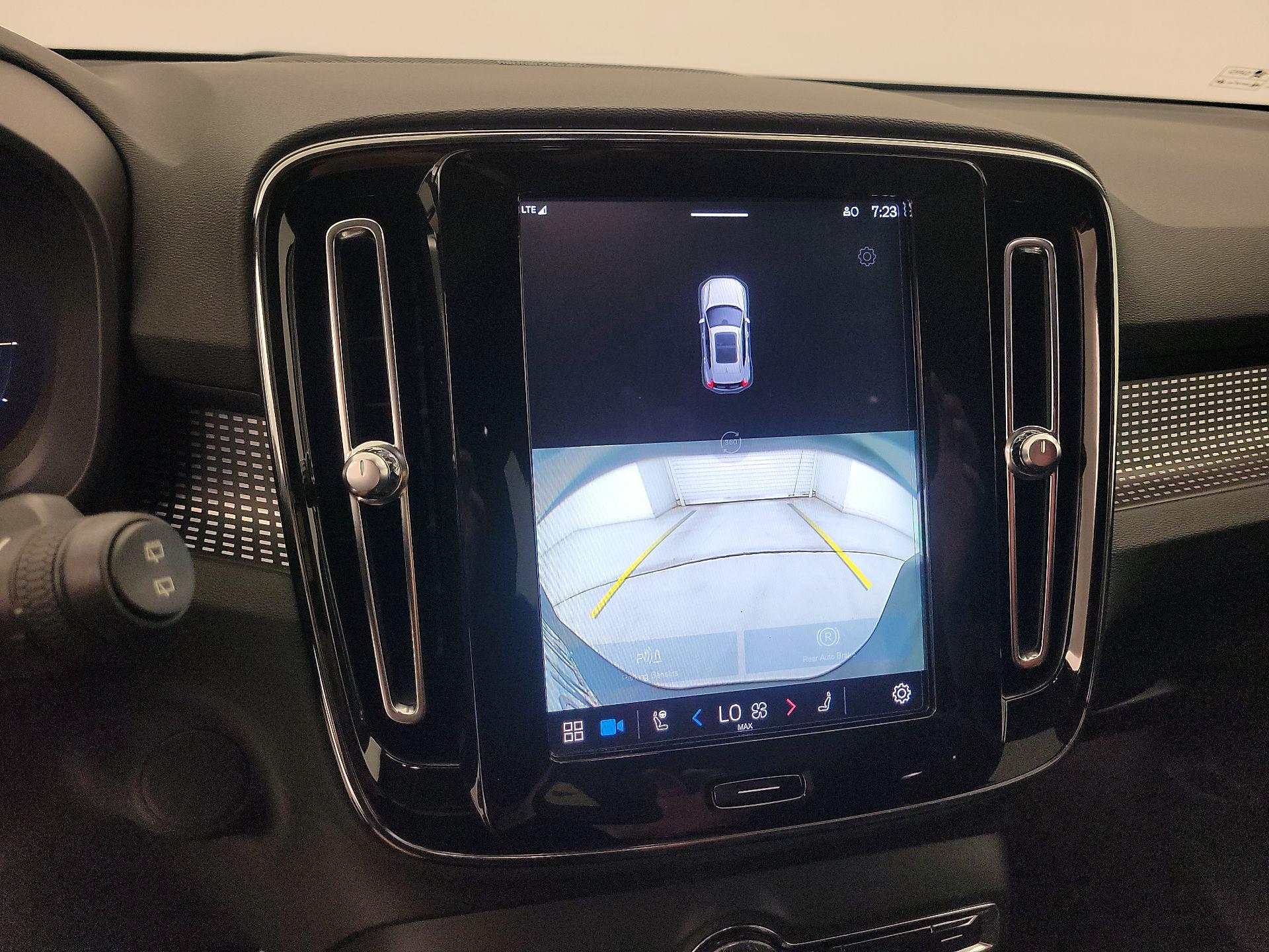 Thumbnail: 2021 Volvo XC40 - 14