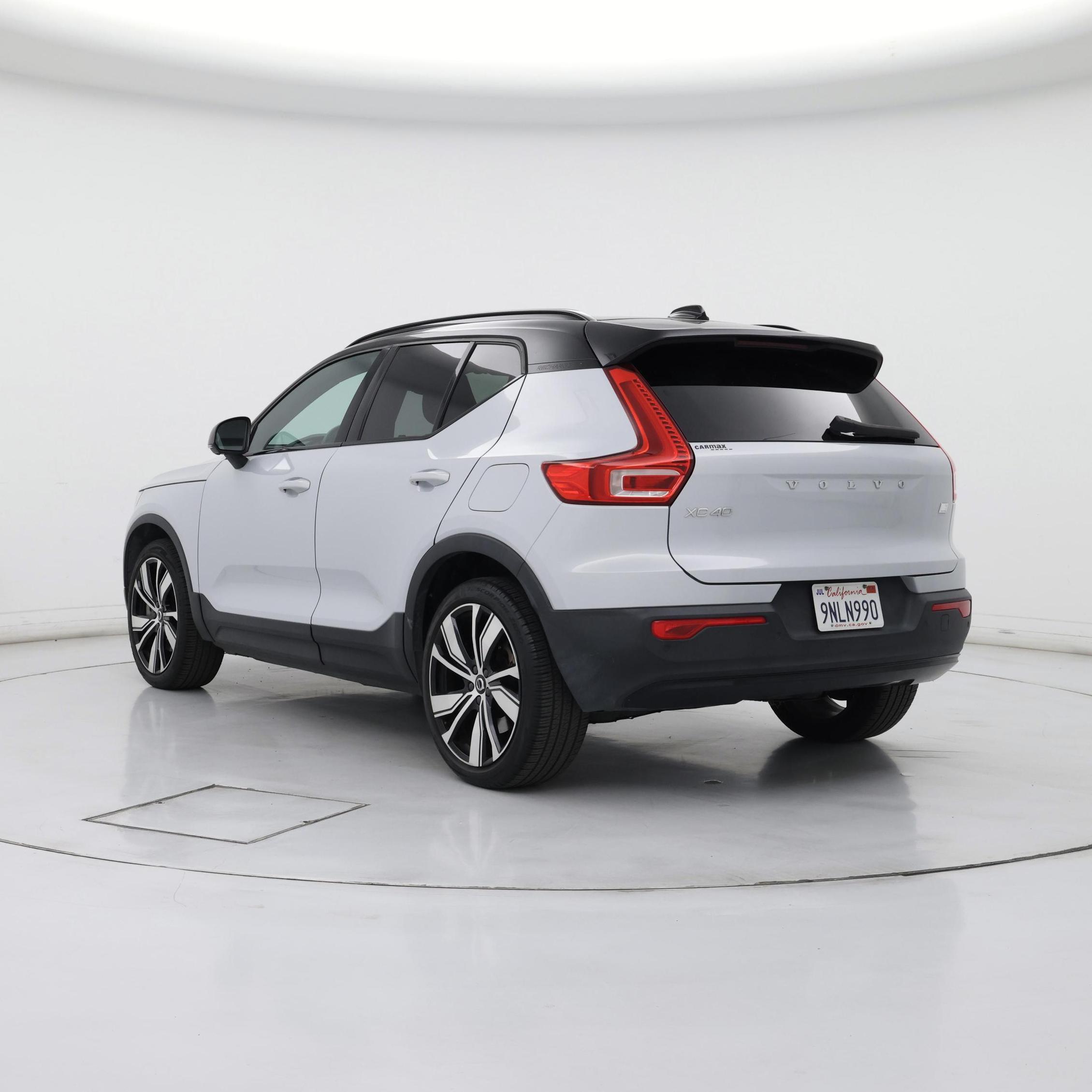 Thumbnail: 2021 Volvo XC40 - 2