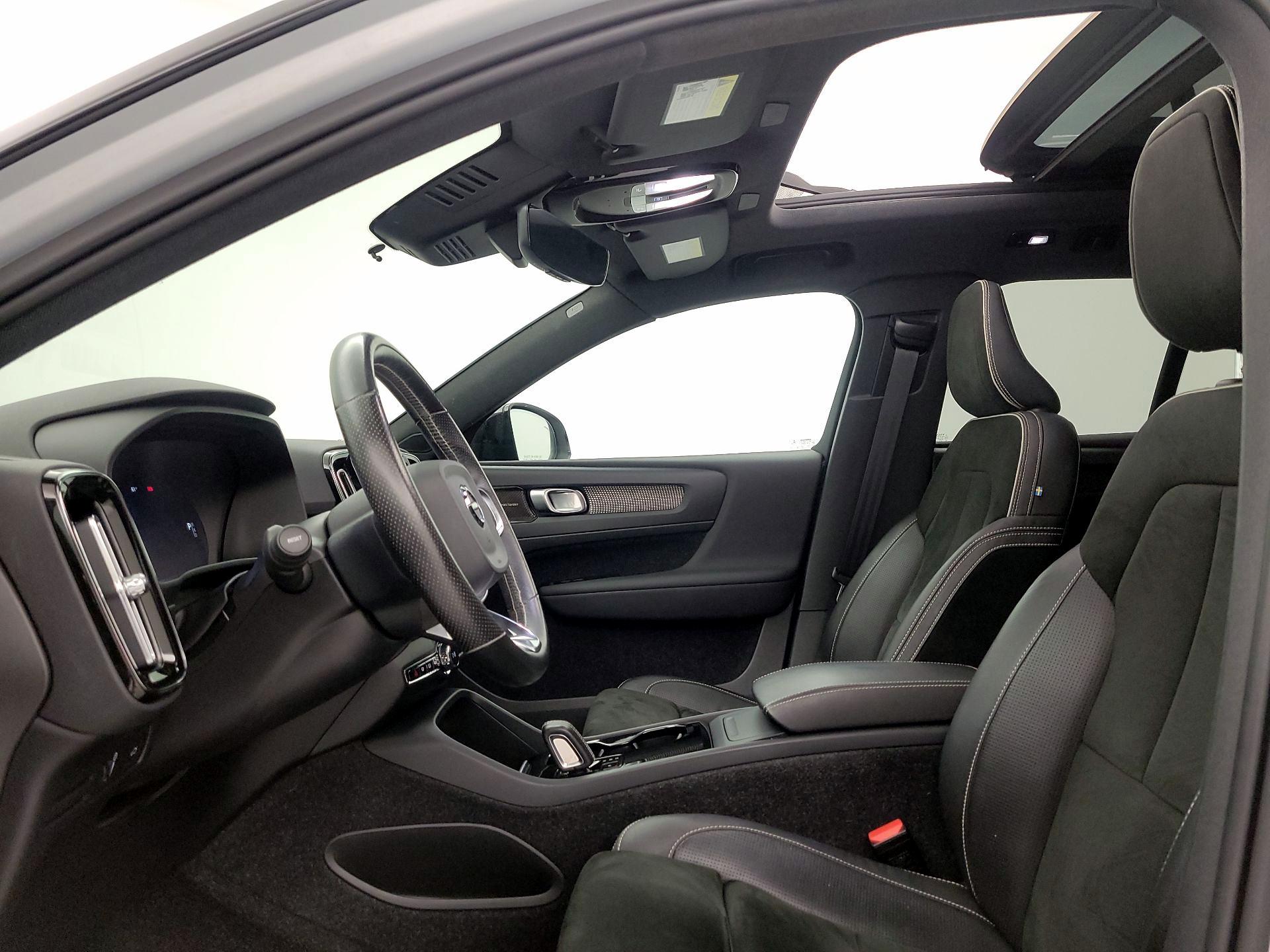 Thumbnail: 2021 Volvo XC40 - 19