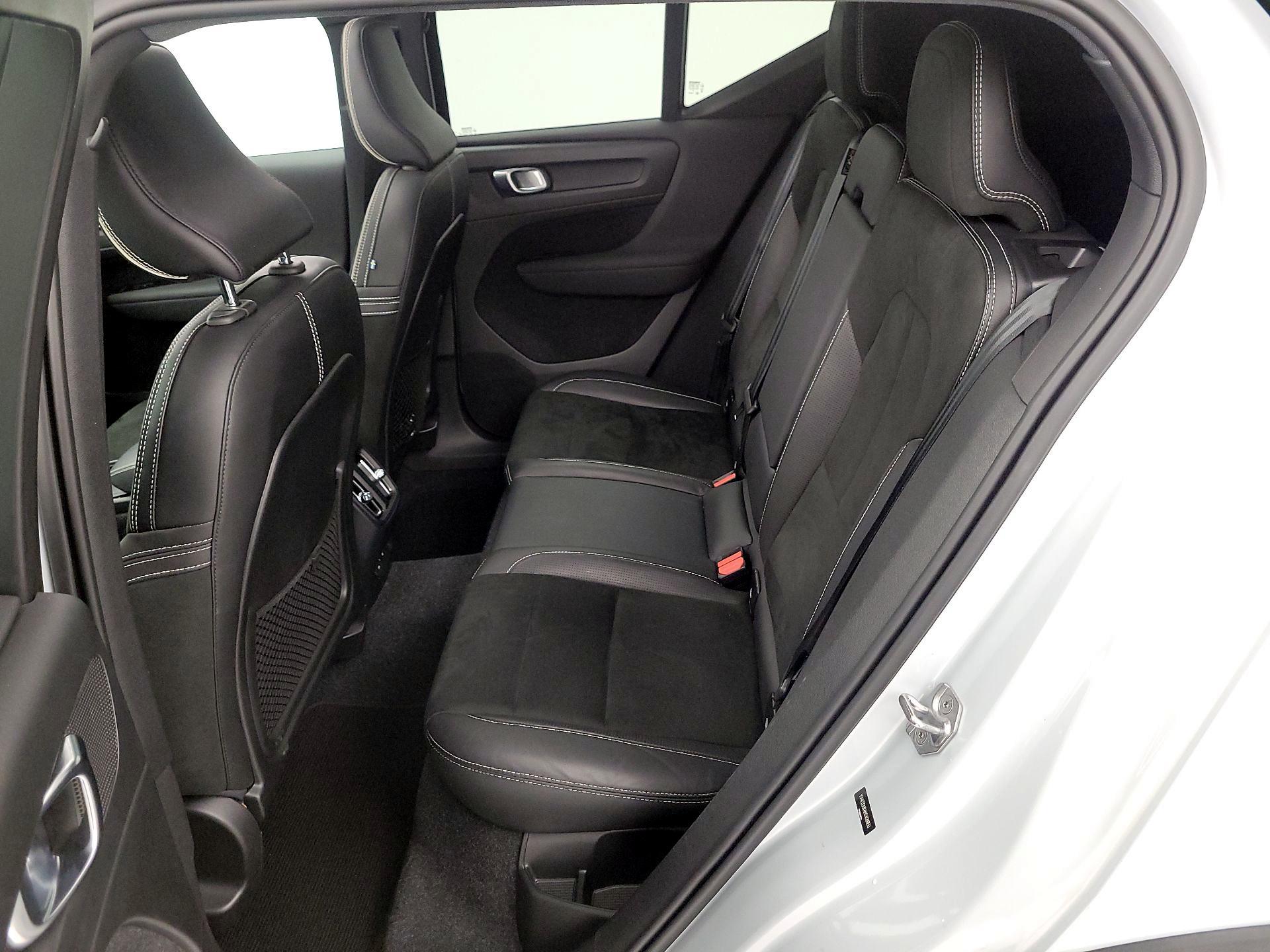 Thumbnail: 2021 Volvo XC40 - 20