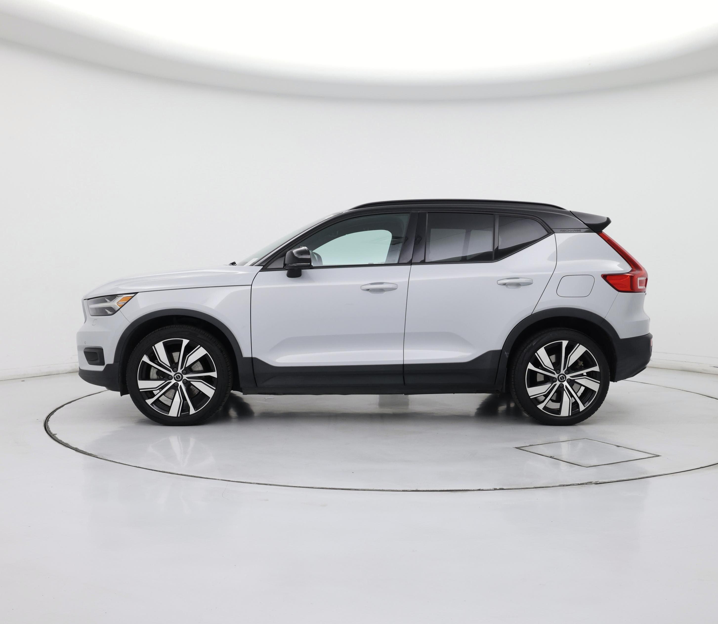 Thumbnail: 2021 Volvo XC40 - 3