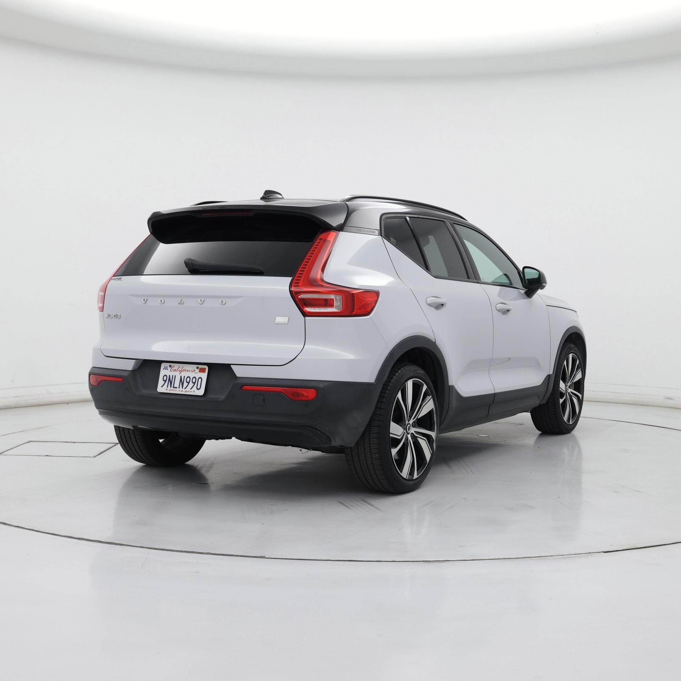 Thumbnail: 2021 Volvo XC40 - 8