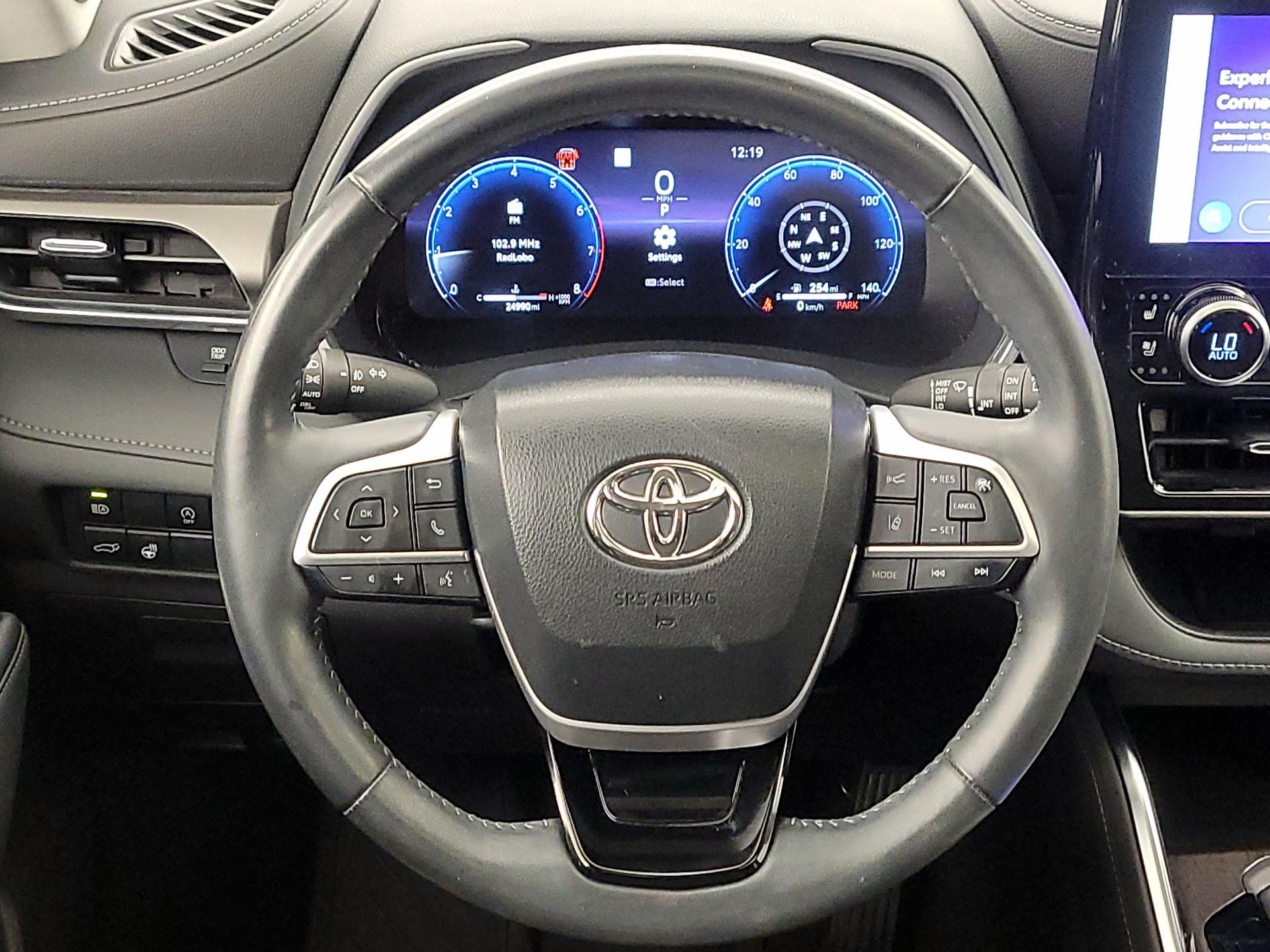 Thumbnail: 2023 Toyota Highlander - 10