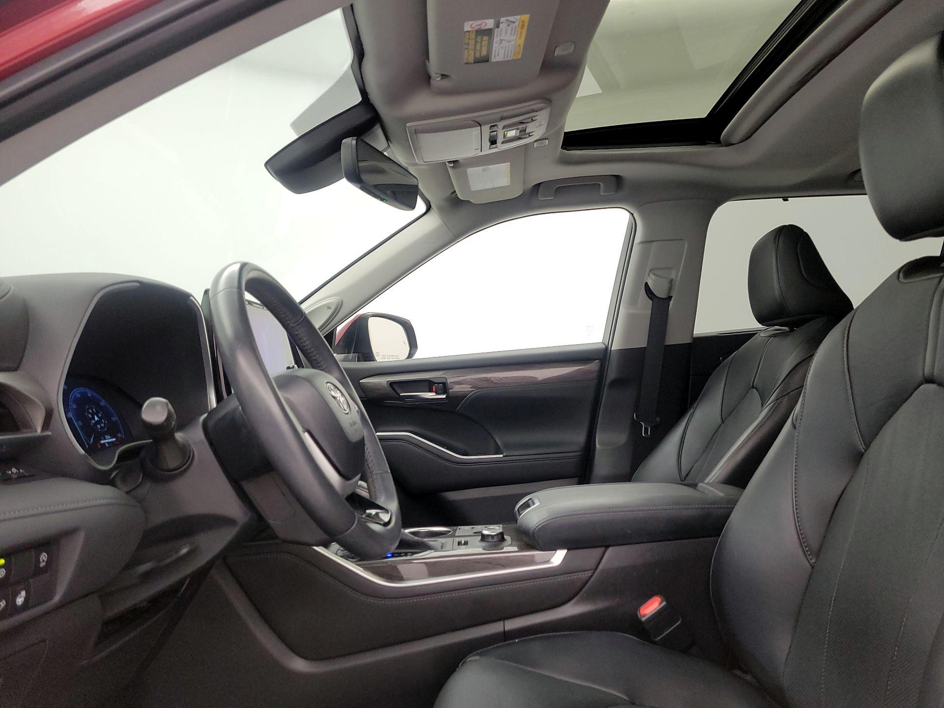 Thumbnail: 2023 Toyota Highlander - 20