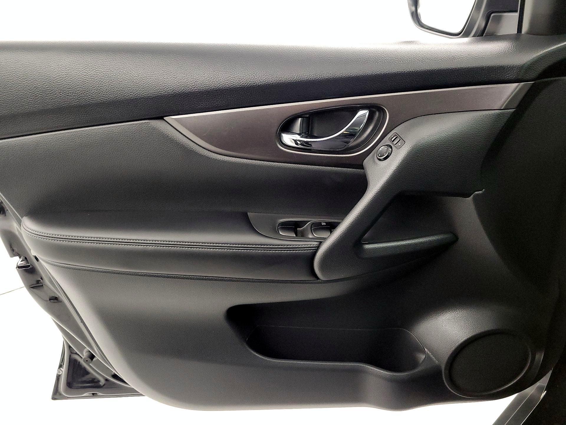 Thumbnail: 2016 Nissan Rogue - 12