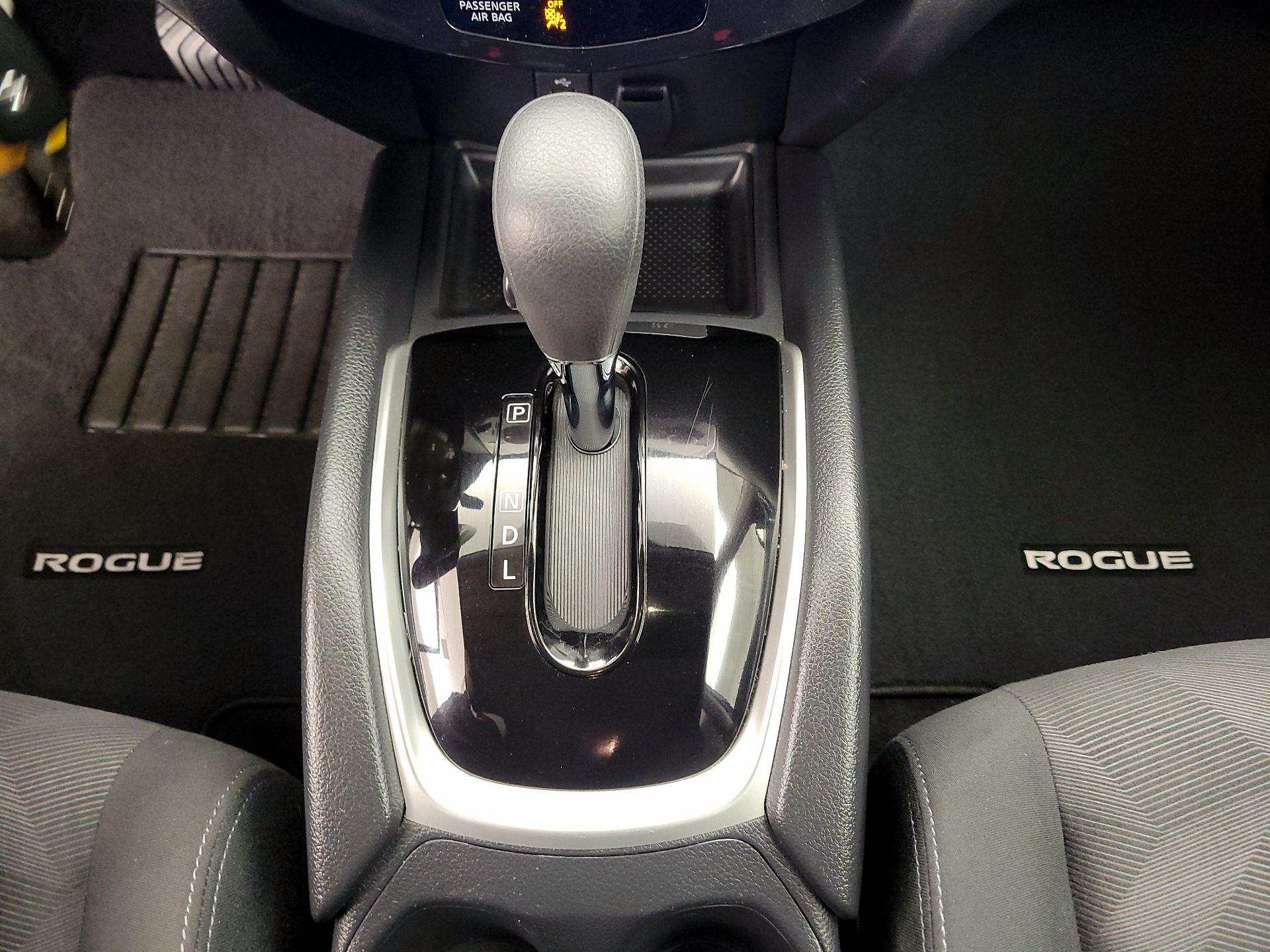 Thumbnail: 2016 Nissan Rogue - 18
