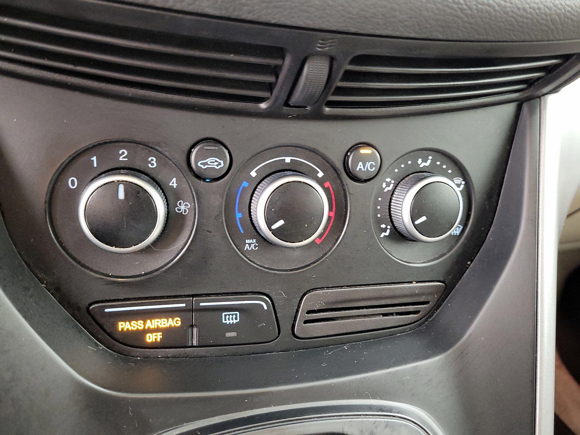 Thumbnail: 2015 Ford Escape - 16