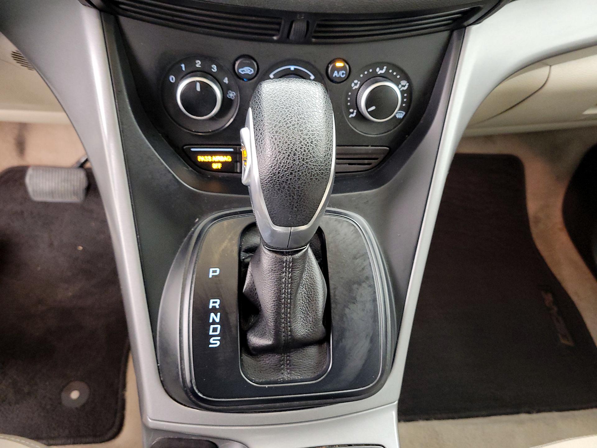 Thumbnail: 2015 Ford Escape - 17