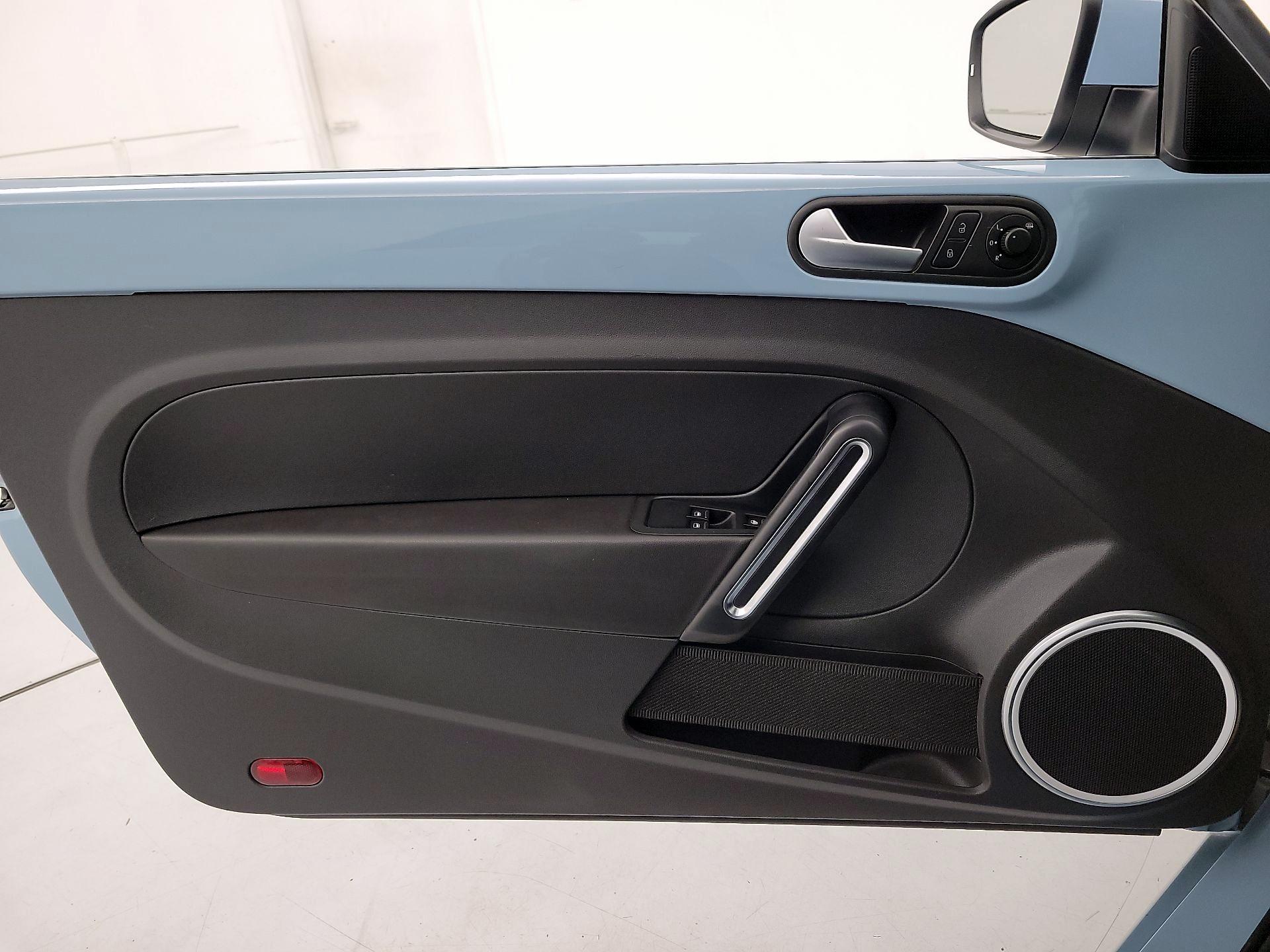Thumbnail: 2014 Volkswagen Beetle - 12