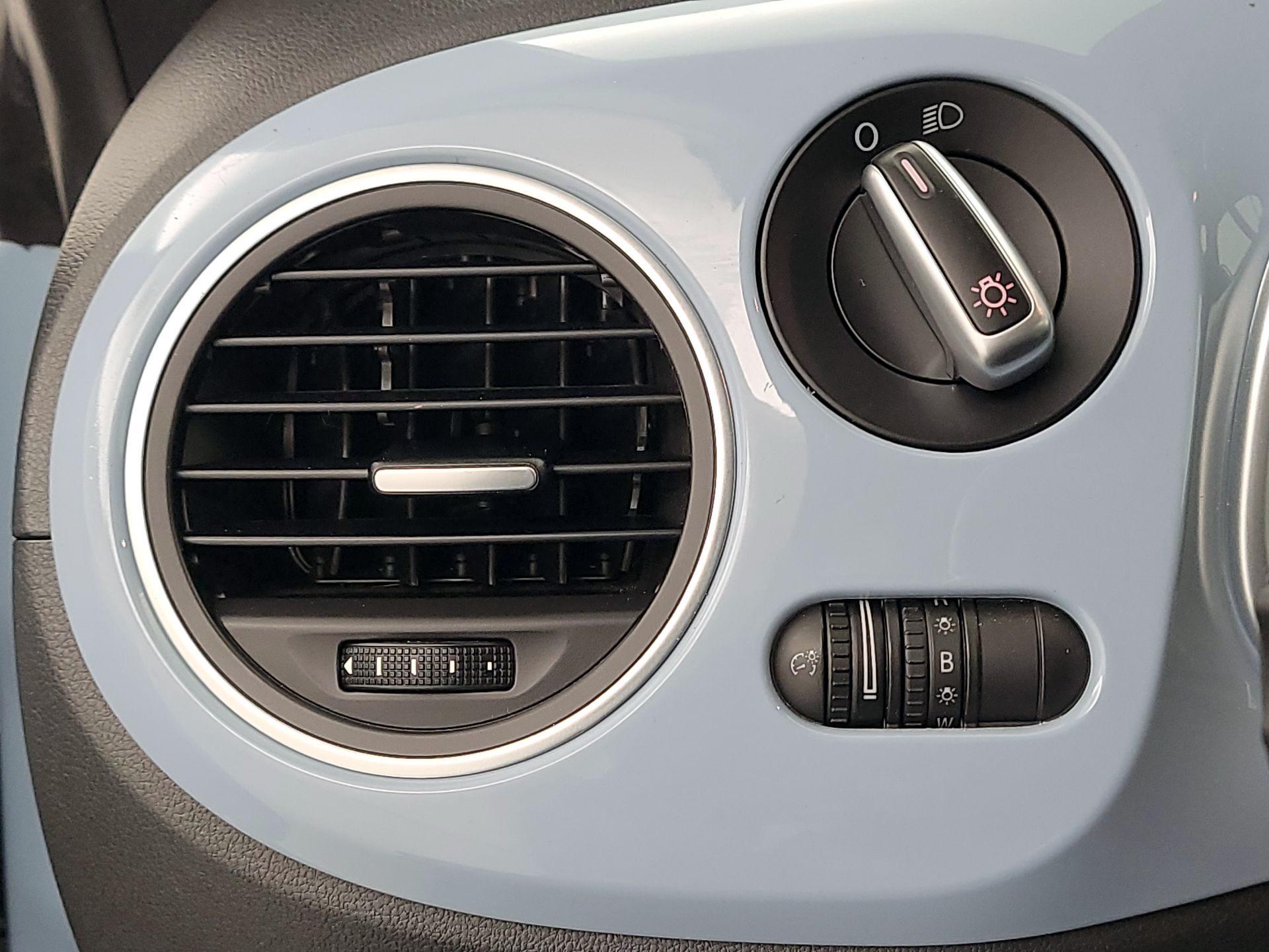 Thumbnail: 2014 Volkswagen Beetle - 13