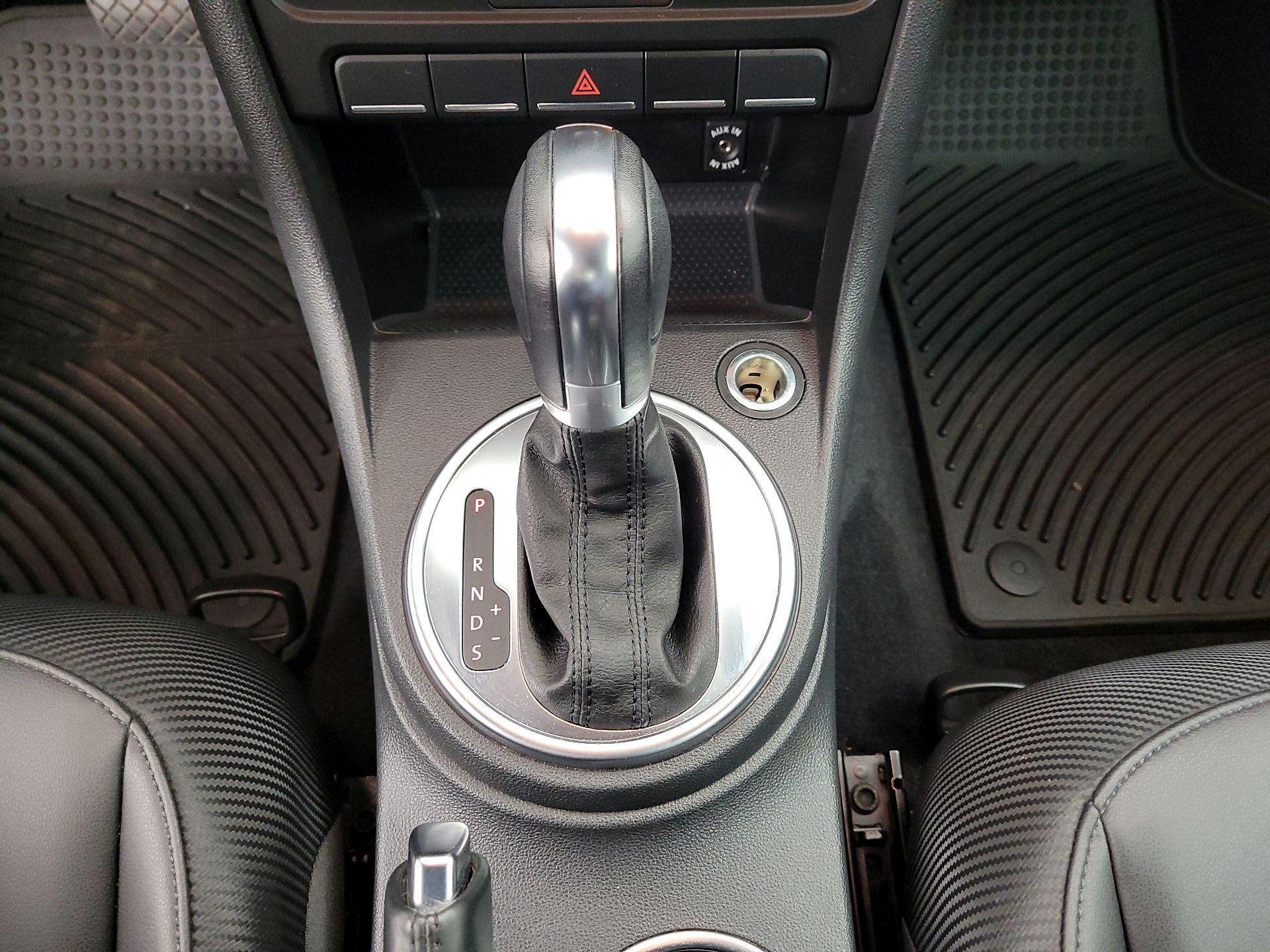 Thumbnail: 2014 Volkswagen Beetle - 16