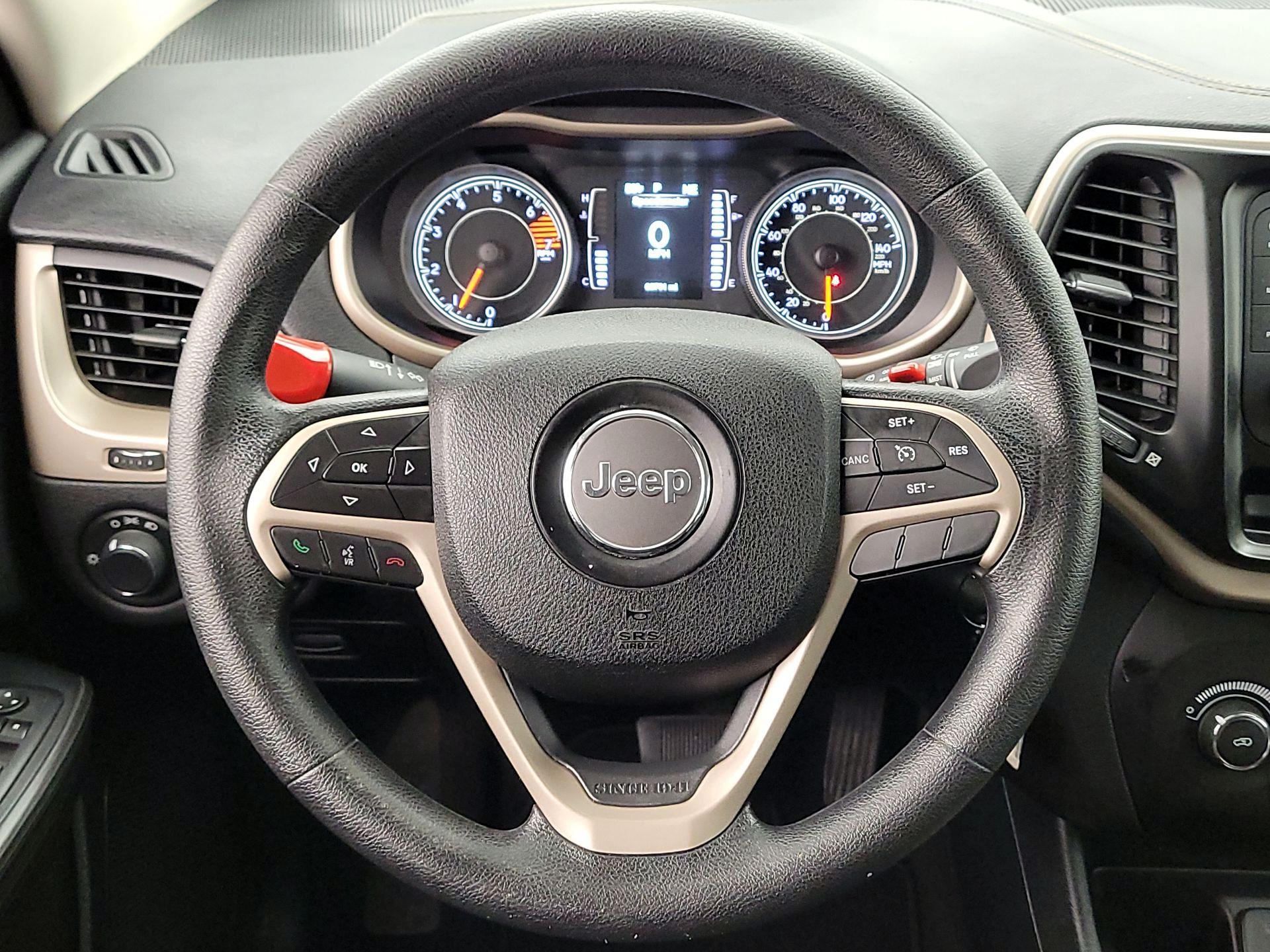 Thumbnail: 2017 Jeep Cherokee - 10