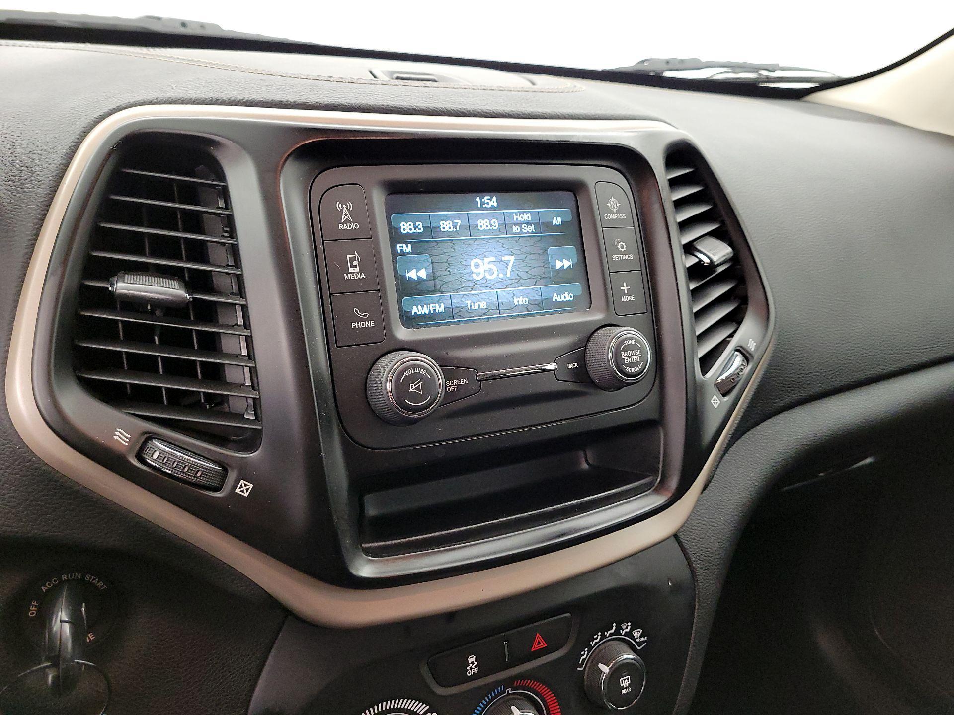 Thumbnail: 2017 Jeep Cherokee - 15