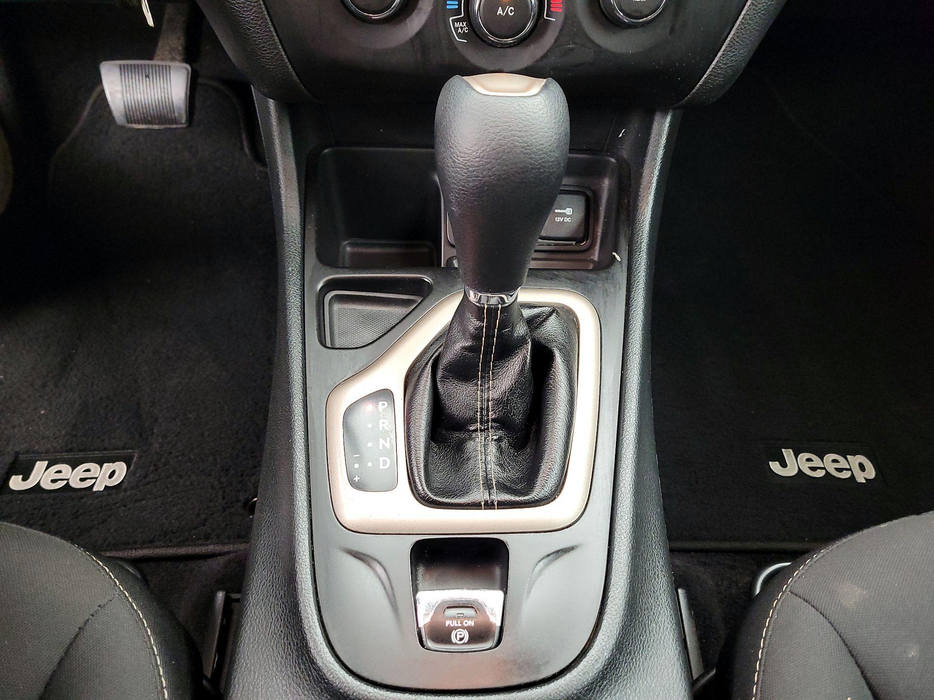 Thumbnail: 2017 Jeep Cherokee - 17