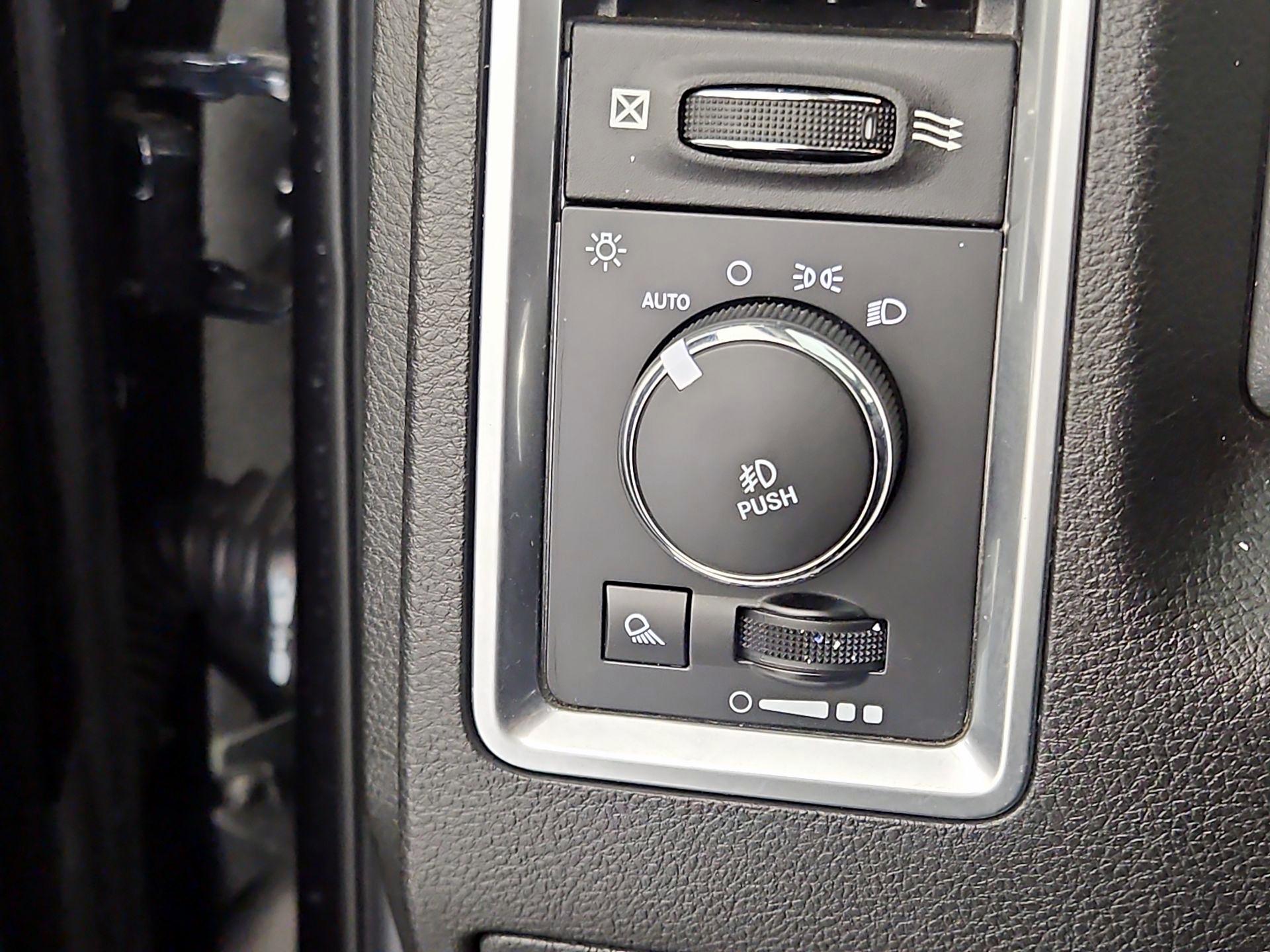 Thumbnail: 2019 RAM 1500 Classic - 13