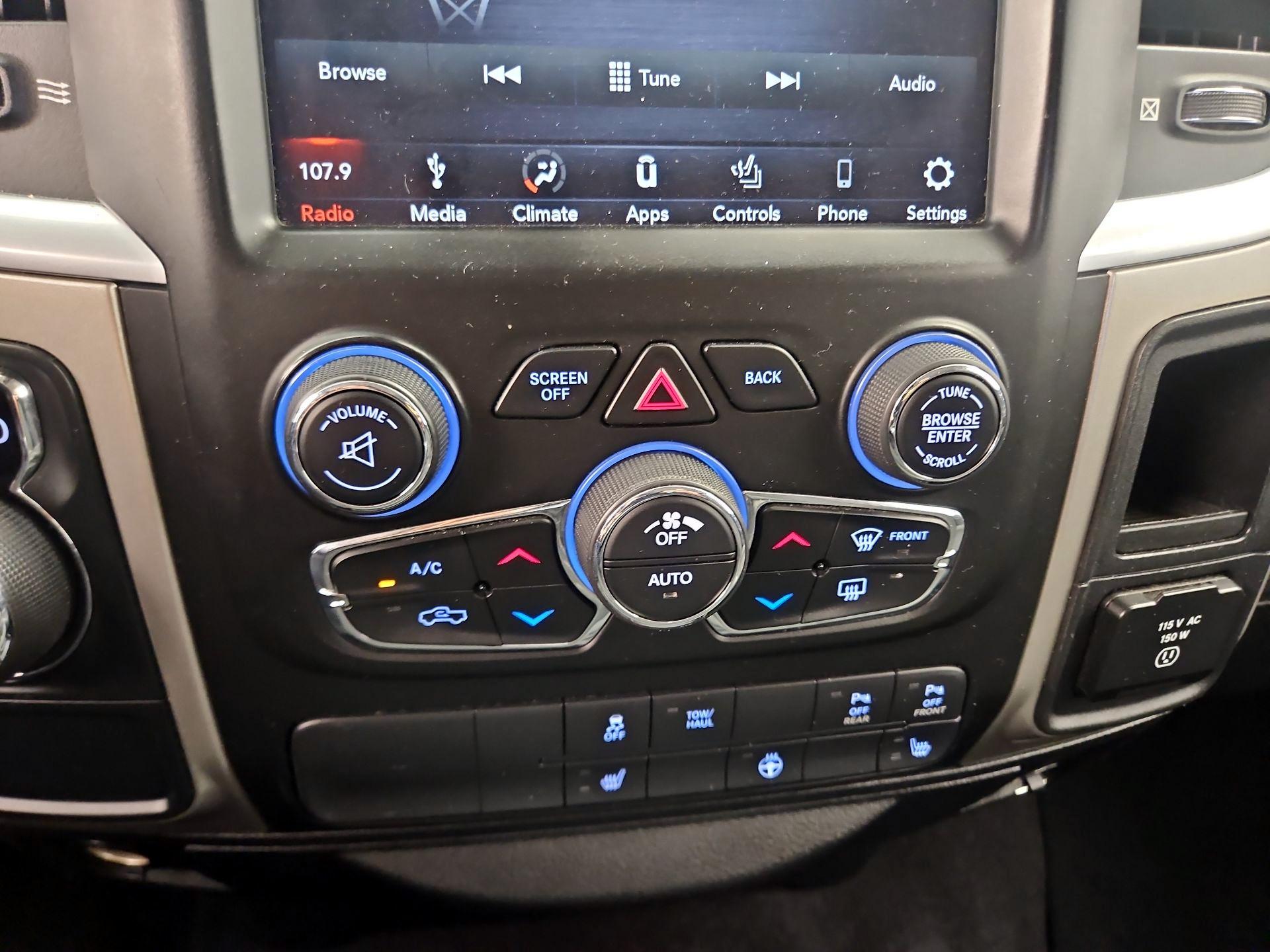 Thumbnail: 2019 RAM 1500 Classic - 16