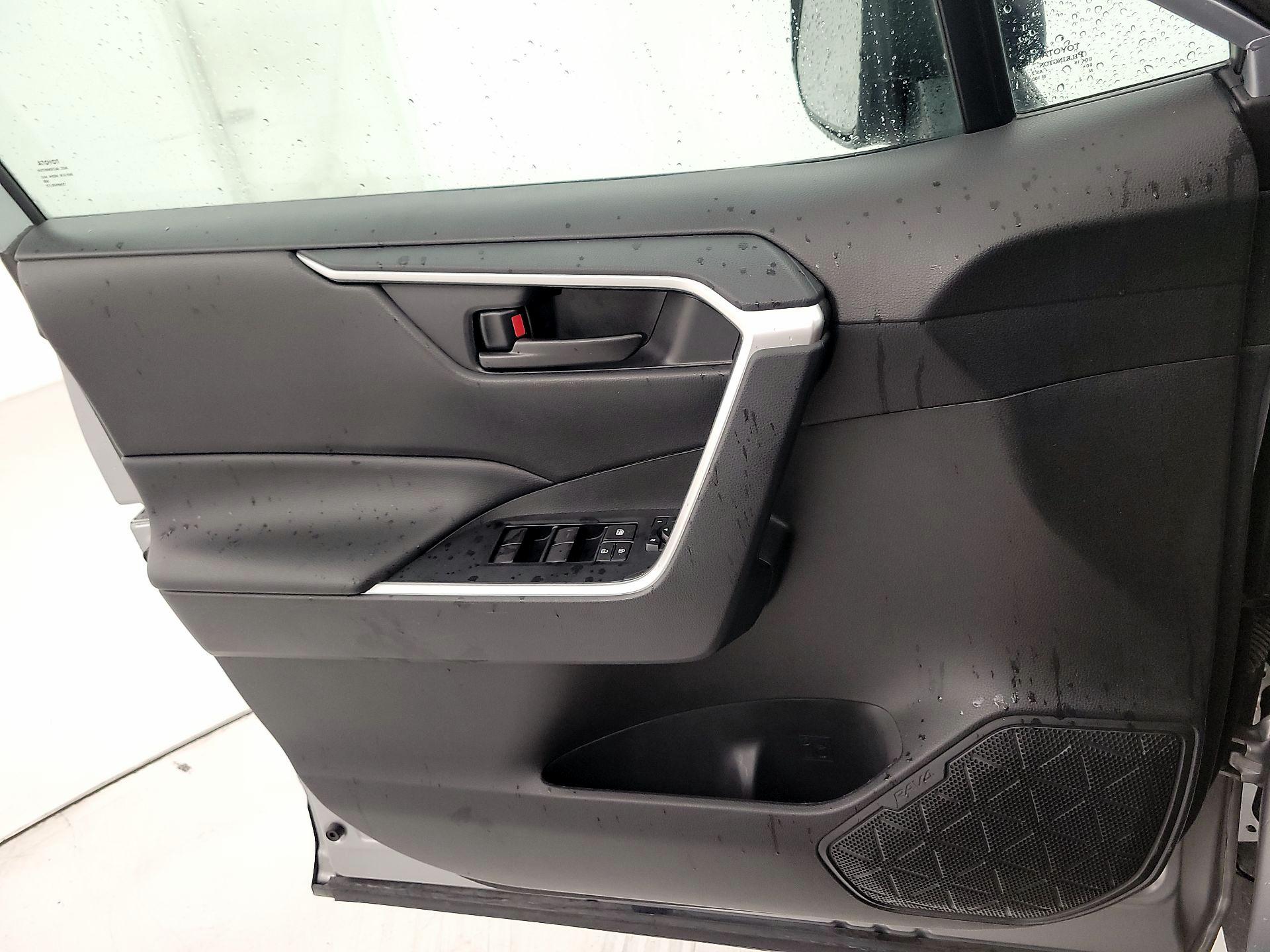 Thumbnail: 2021 Toyota RAV4 - 12