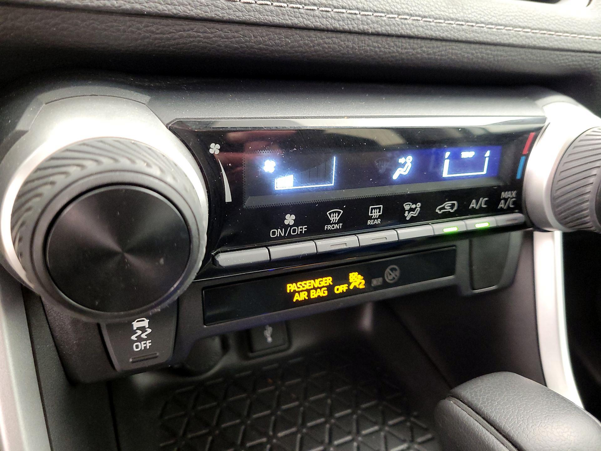 Thumbnail: 2021 Toyota RAV4 - 16