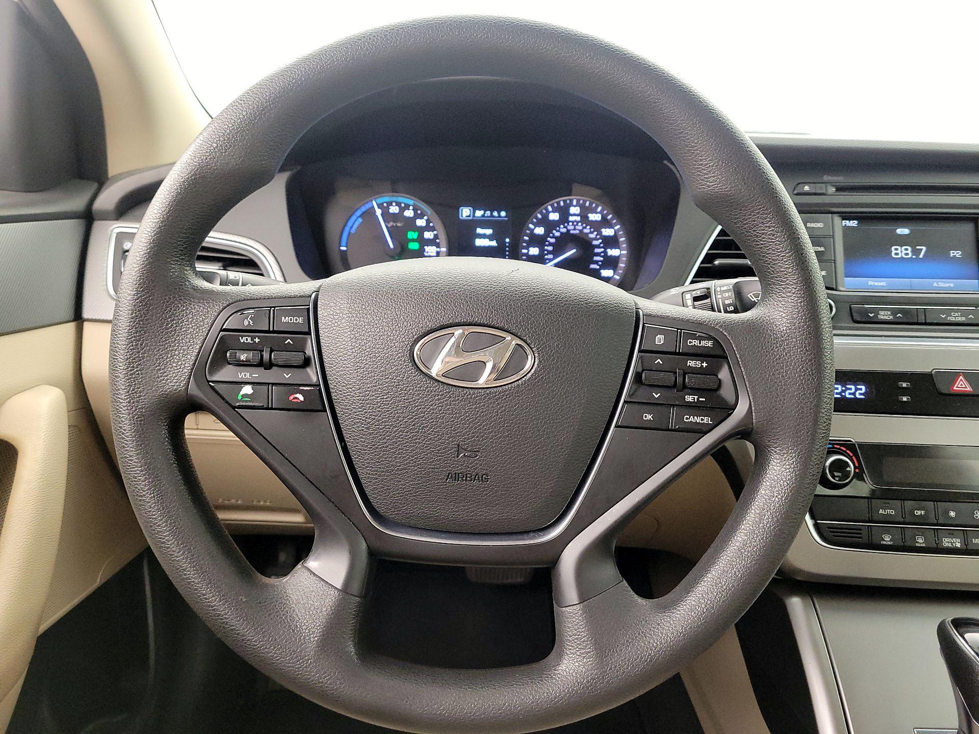 Thumbnail: 2016 Hyundai Sonata - 10