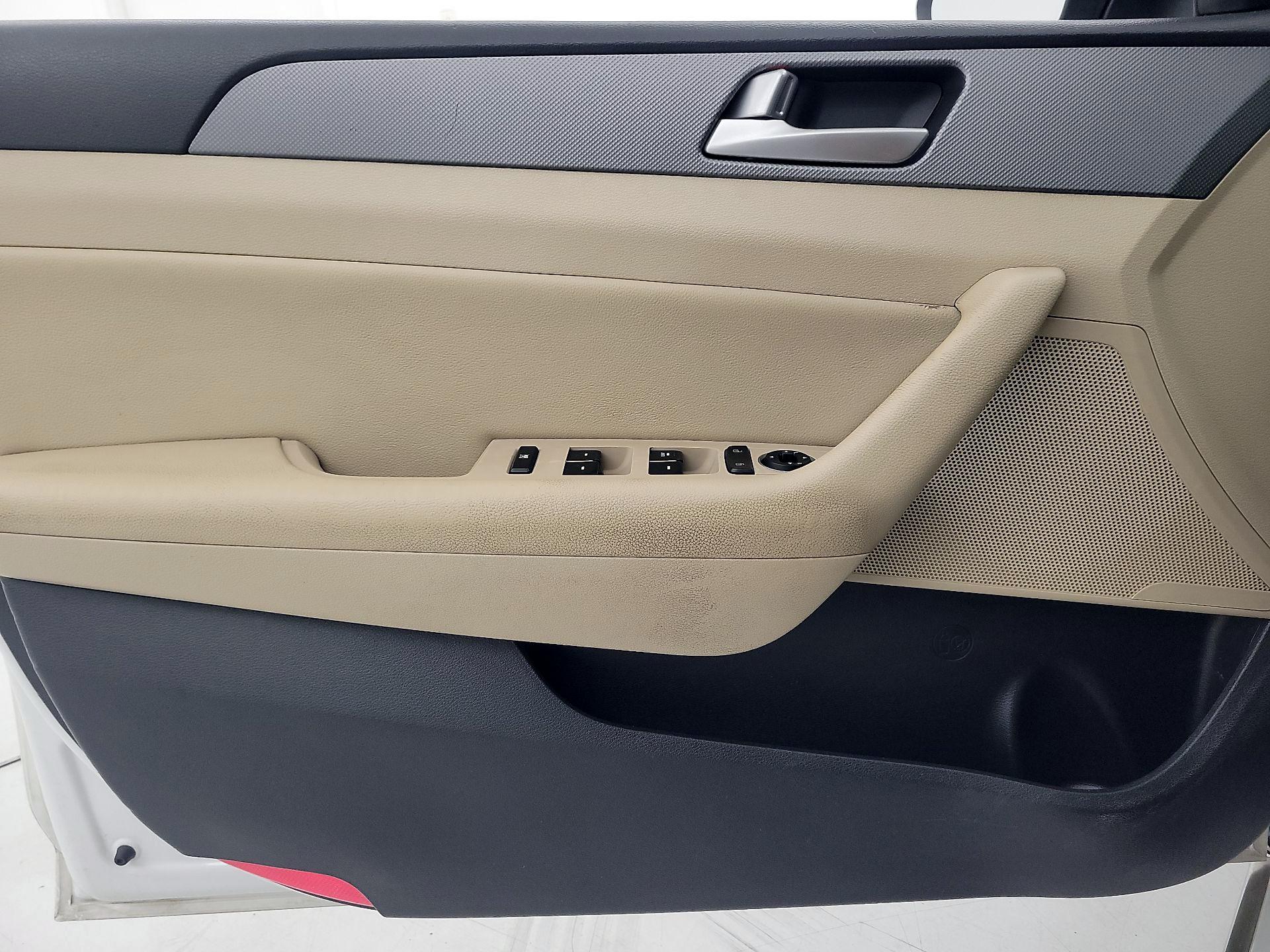 Thumbnail: 2016 Hyundai Sonata - 12