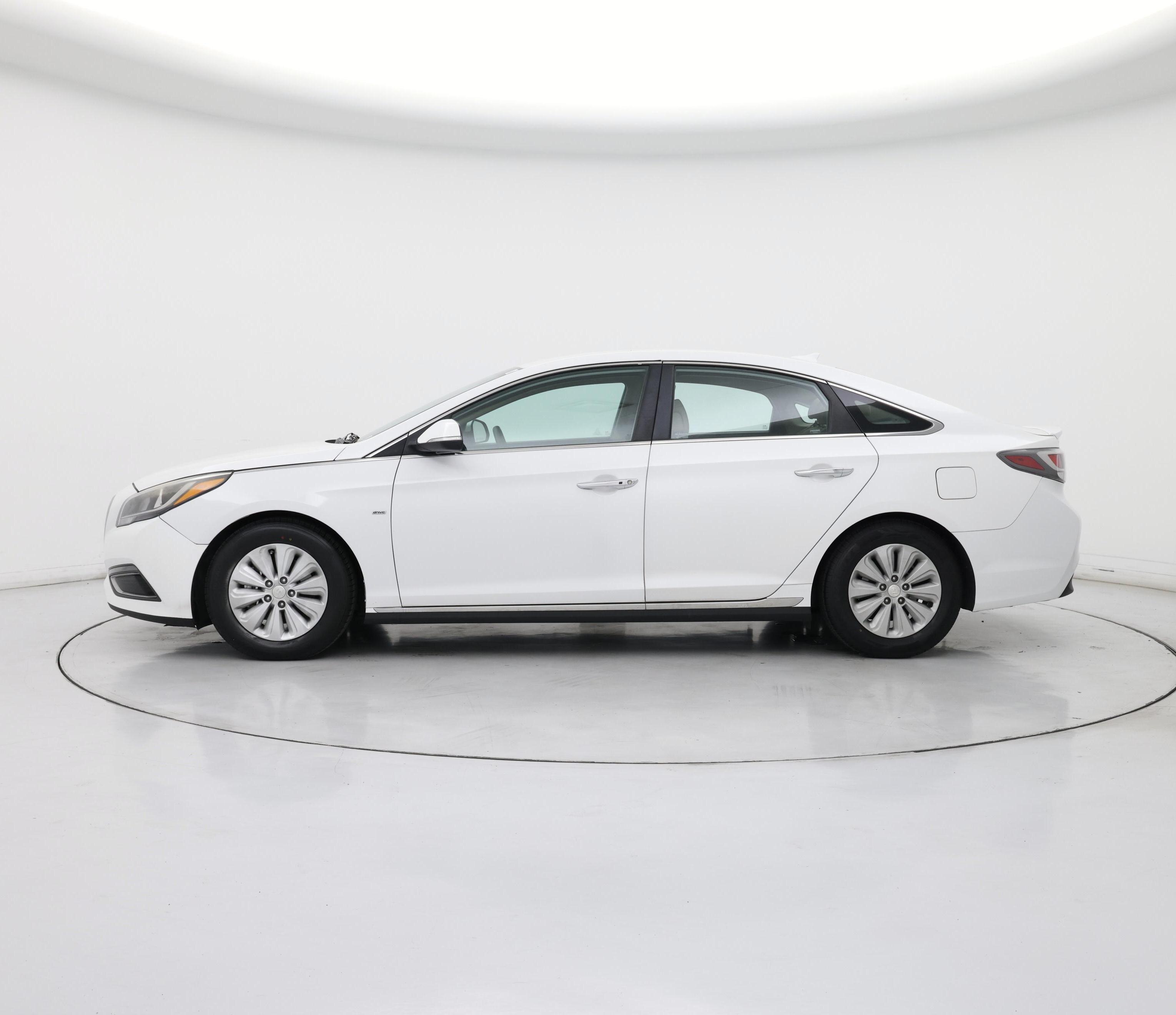 Thumbnail: 2016 Hyundai Sonata - 3