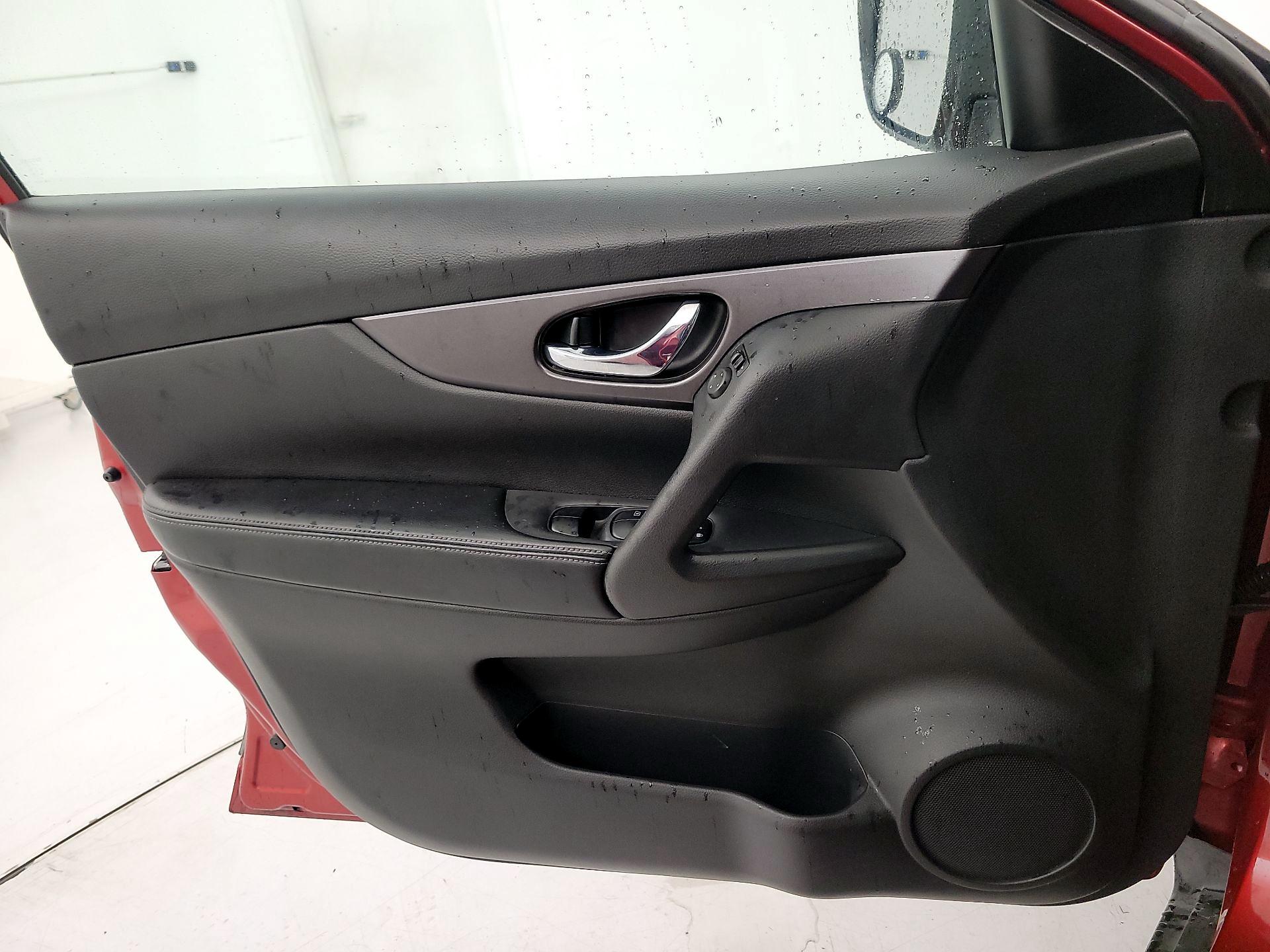 Thumbnail: 2016 Nissan Rogue - 12