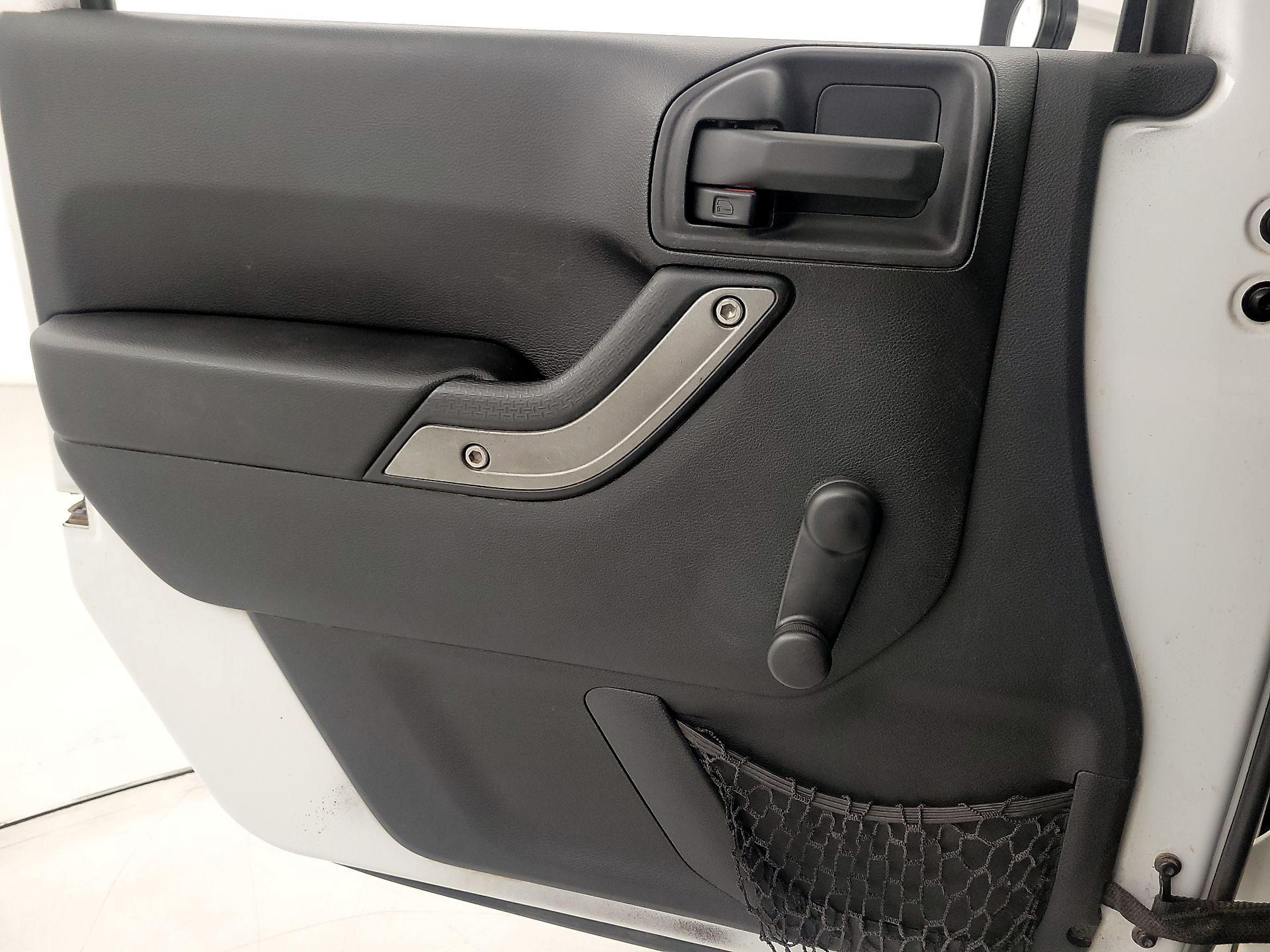 Thumbnail: 2015 Jeep Wrangler - 12