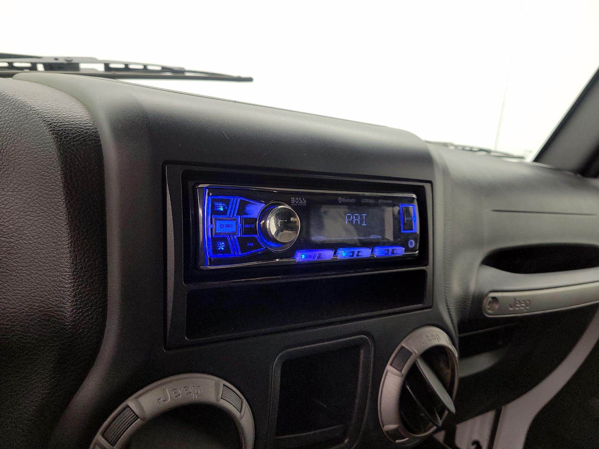 Thumbnail: 2015 Jeep Wrangler - 13