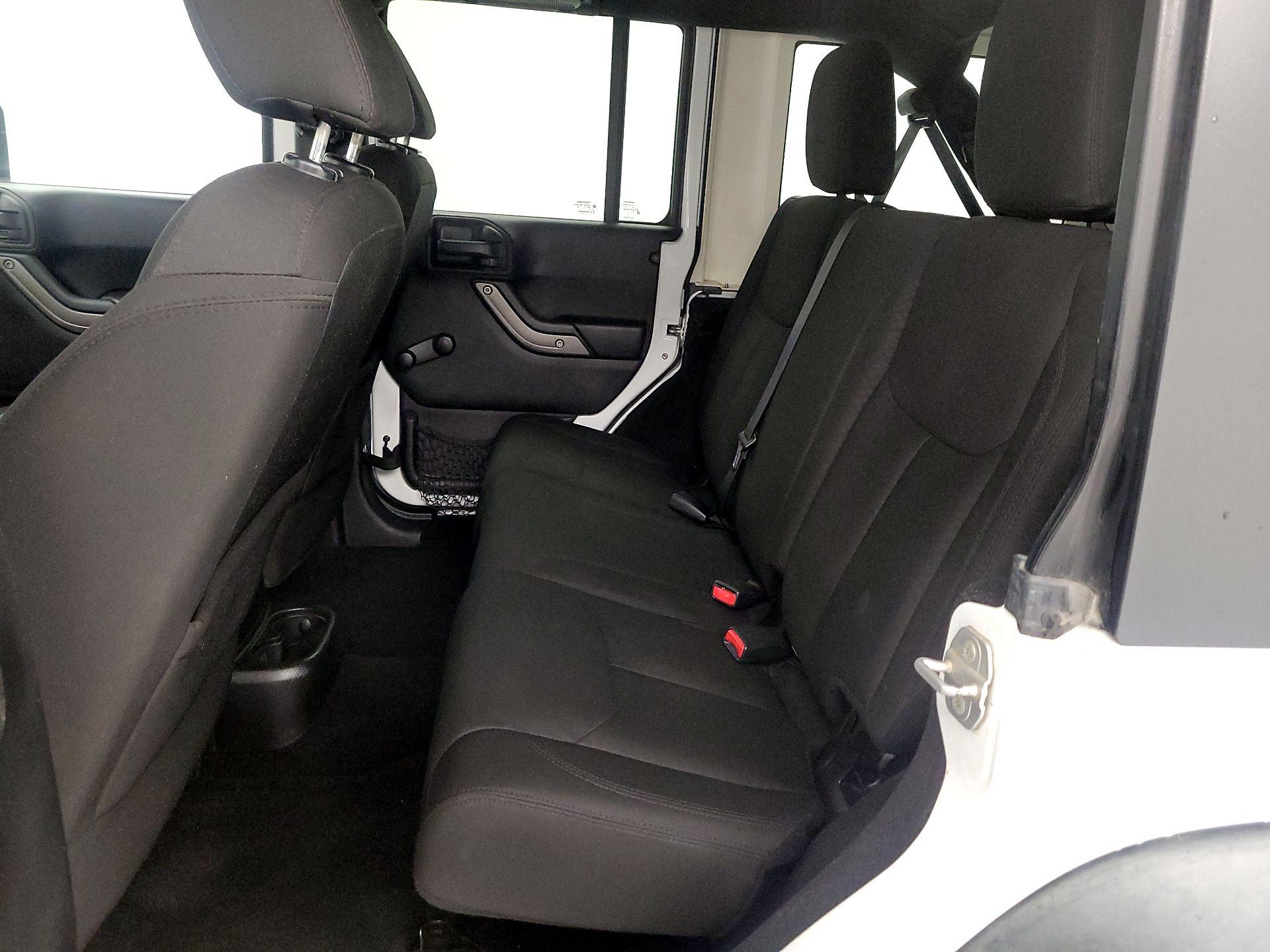 Thumbnail: 2015 Jeep Wrangler - 17