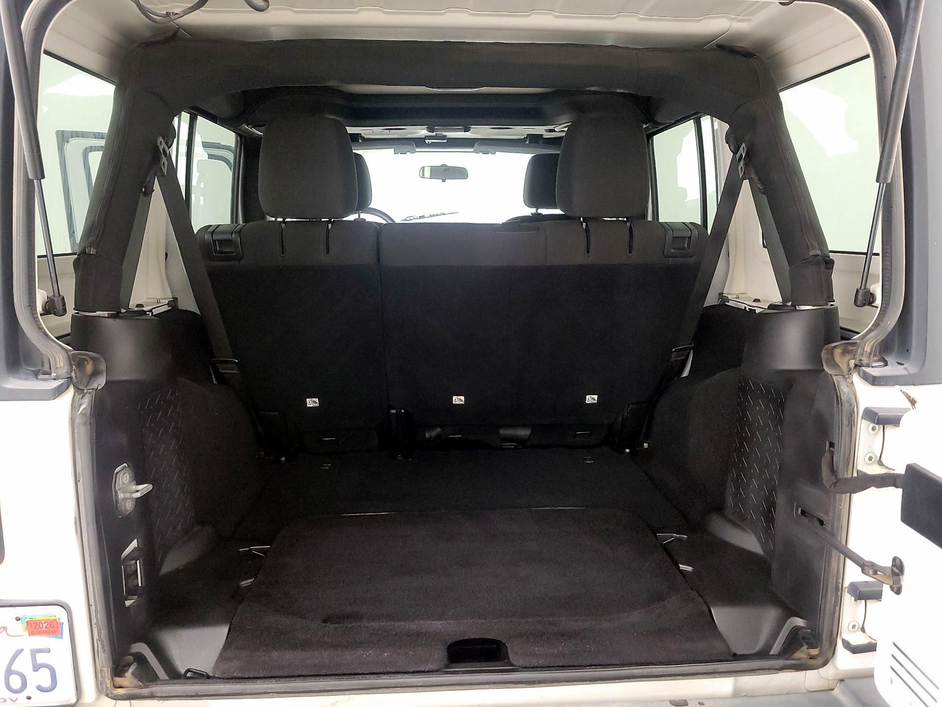 Thumbnail: 2015 Jeep Wrangler - 18