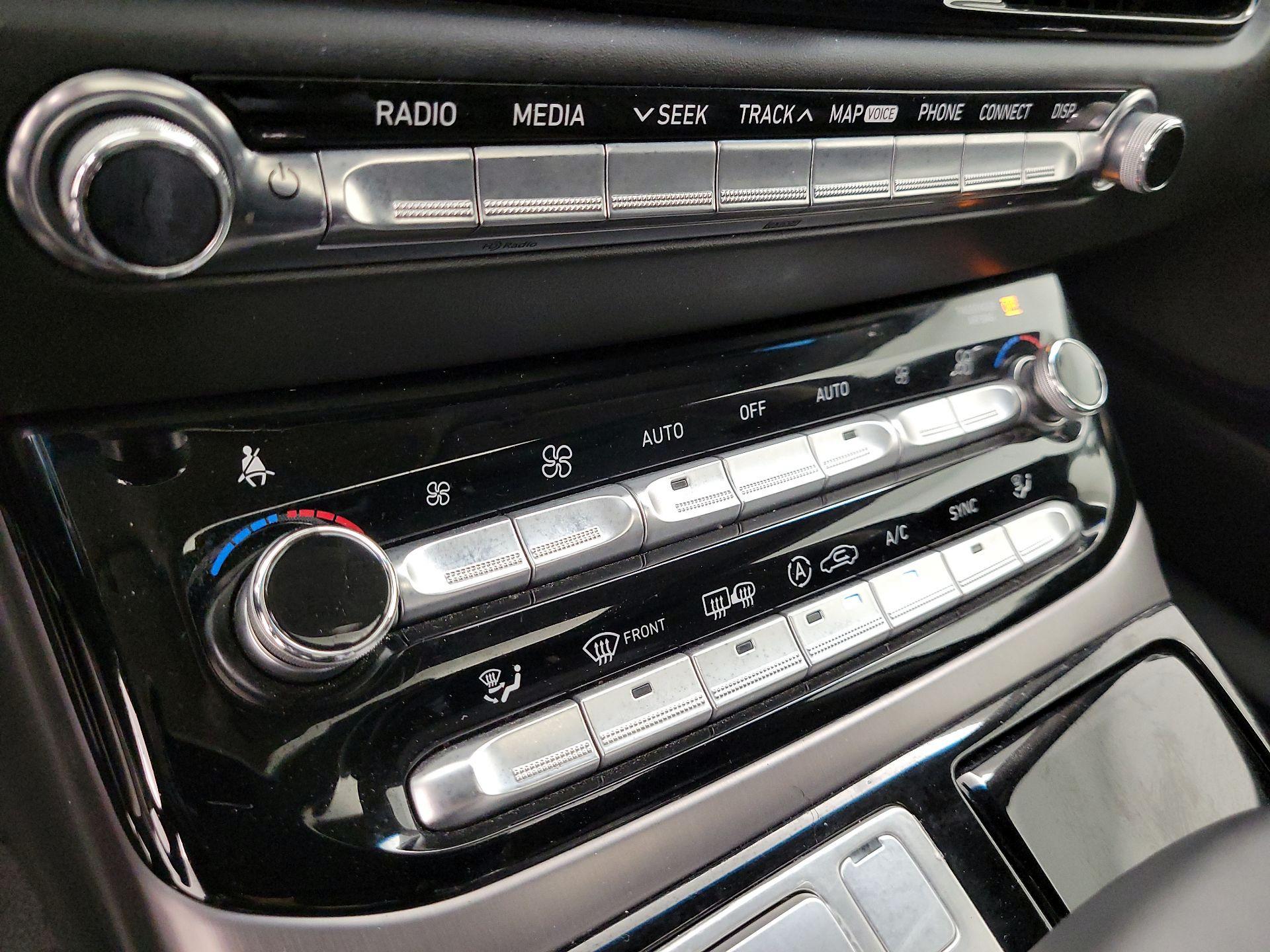 Thumbnail: 2019 Genesis G90 - 17