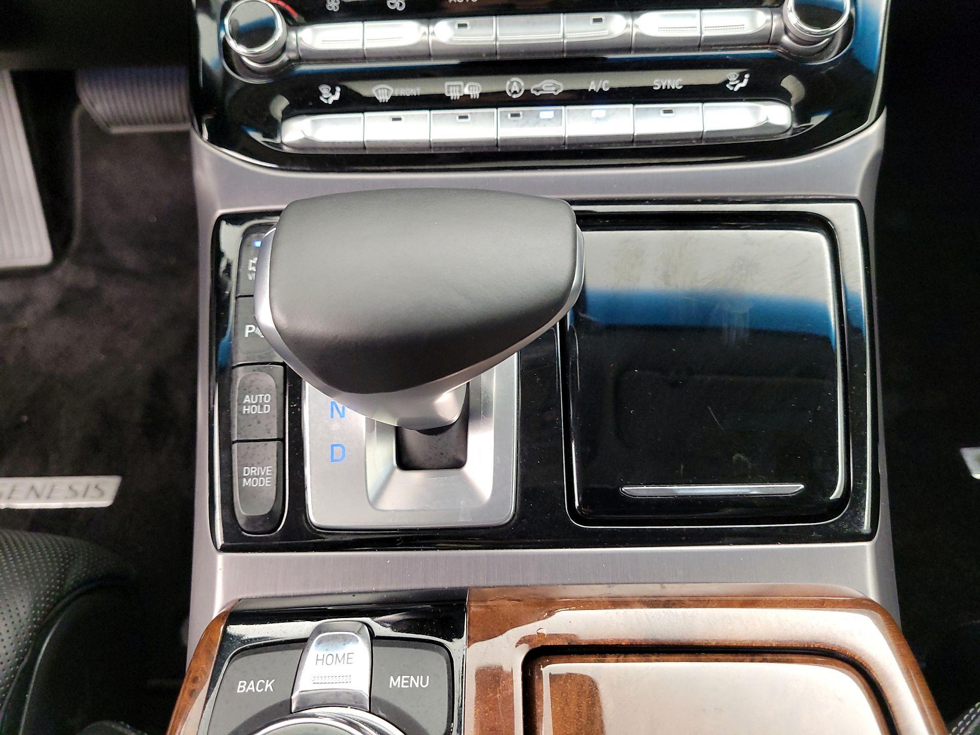 Thumbnail: 2019 Genesis G90 - 18