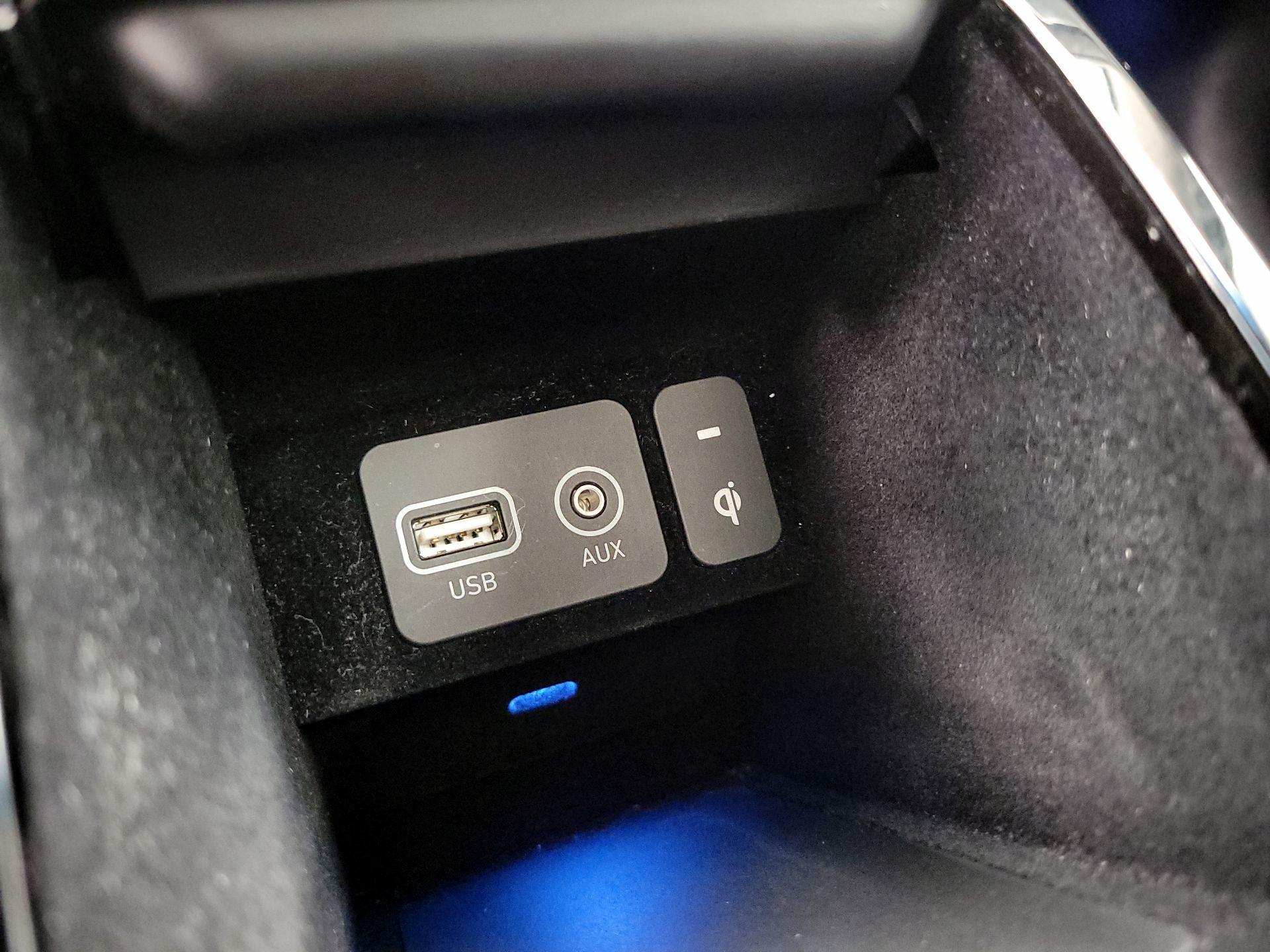 Thumbnail: 2019 Genesis G90 - 19