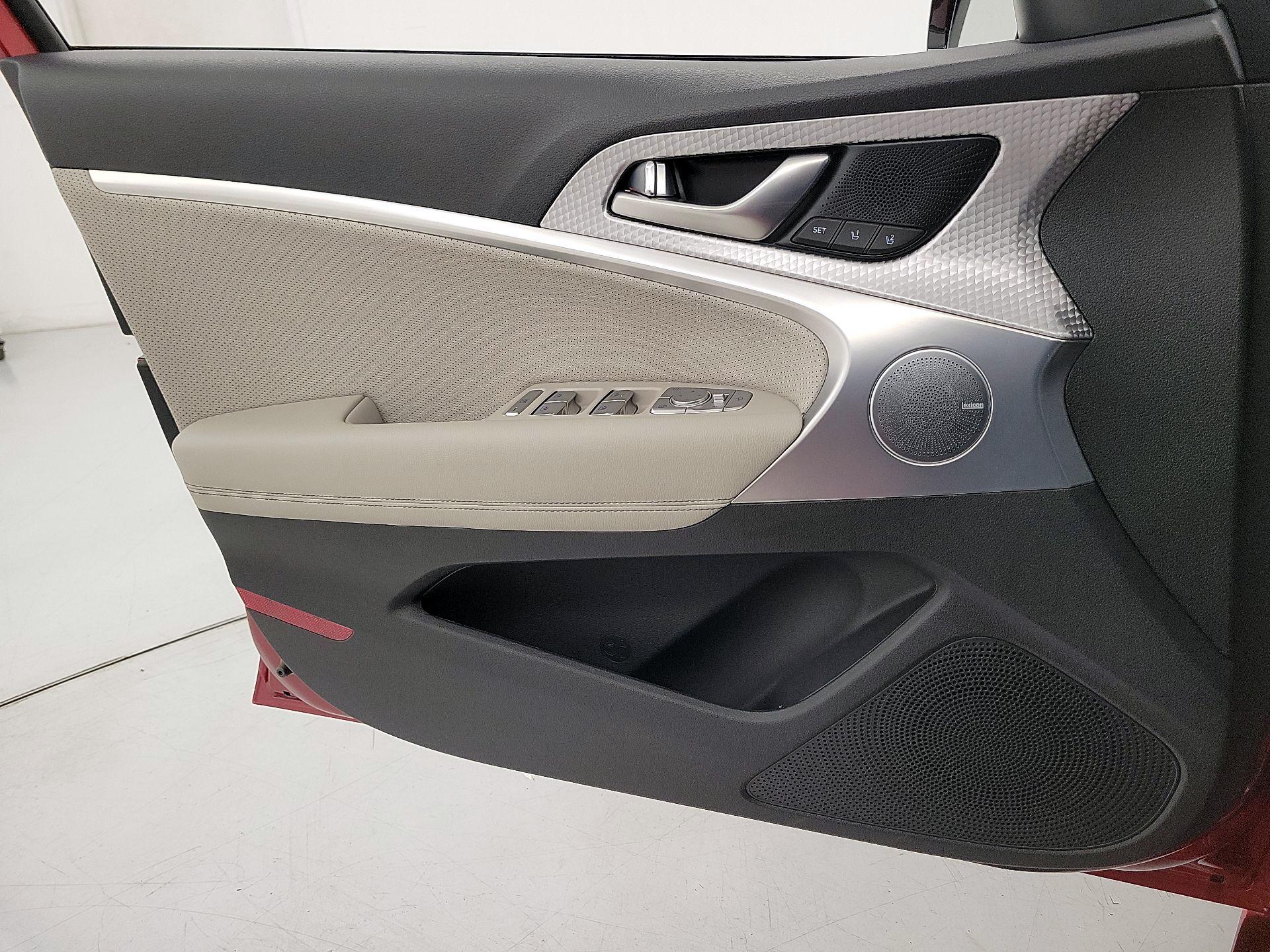 Thumbnail: 2023 Genesis G70 - 12