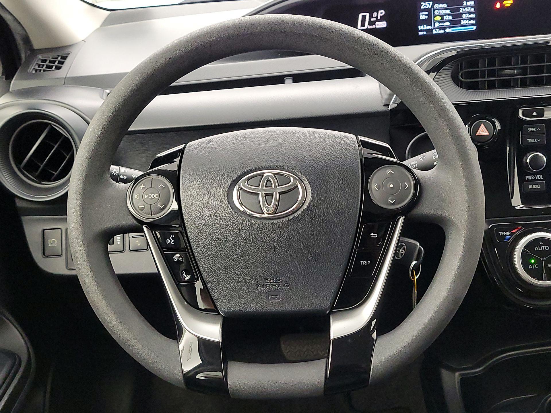 Thumbnail: 2018 Toyota Prius c - 10