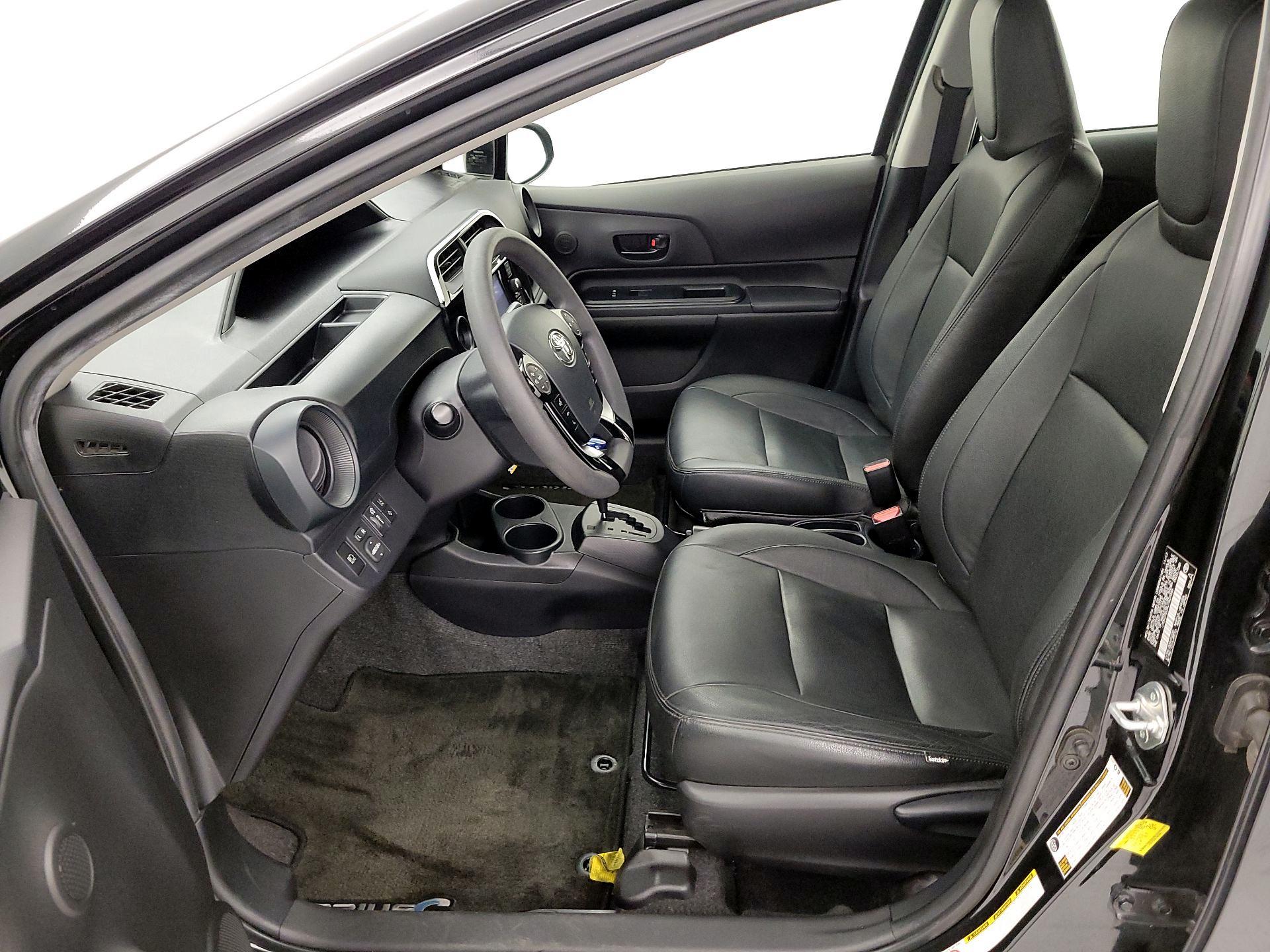 Thumbnail: 2018 Toyota Prius c - 11