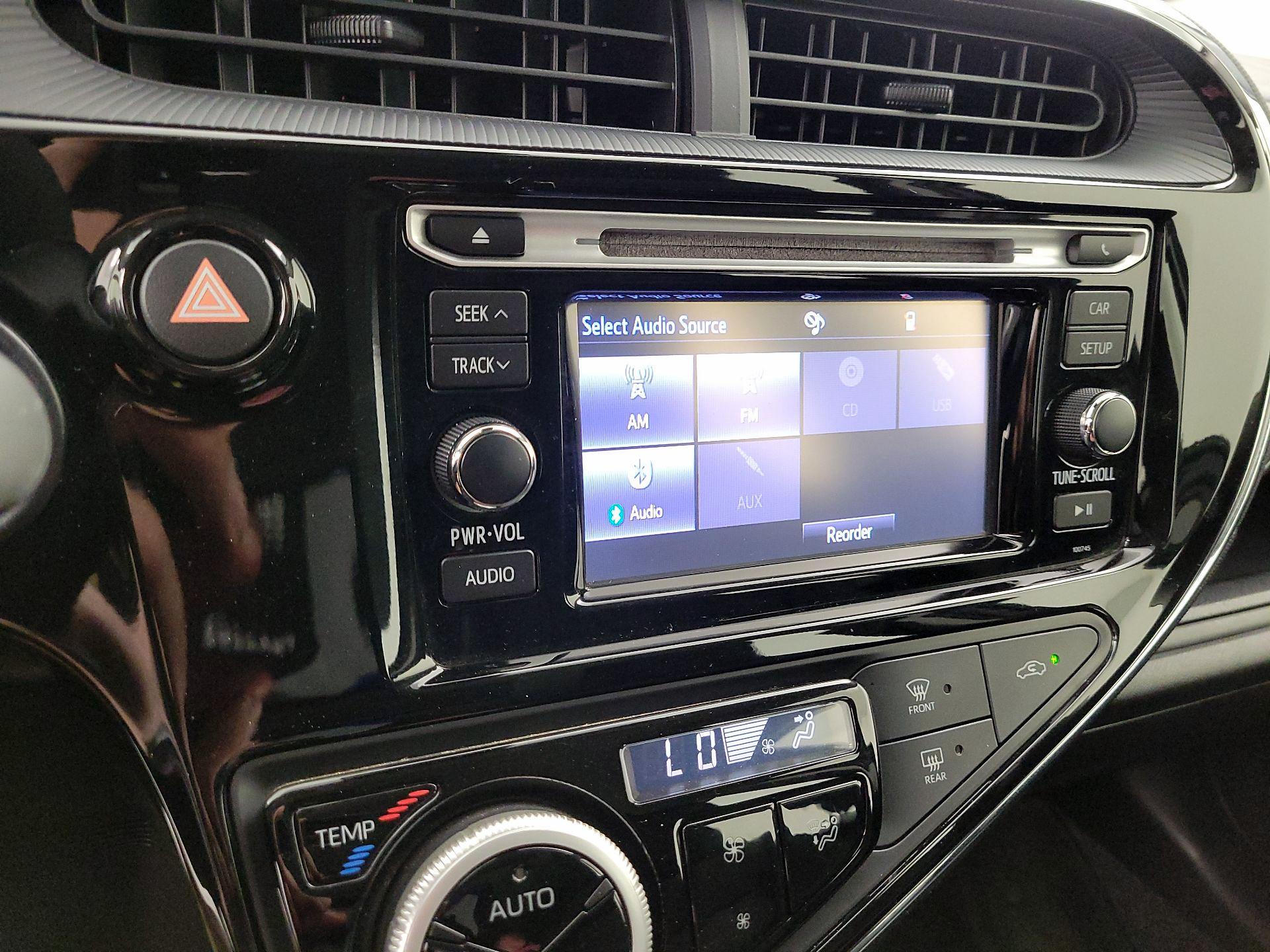 Thumbnail: 2018 Toyota Prius c - 15