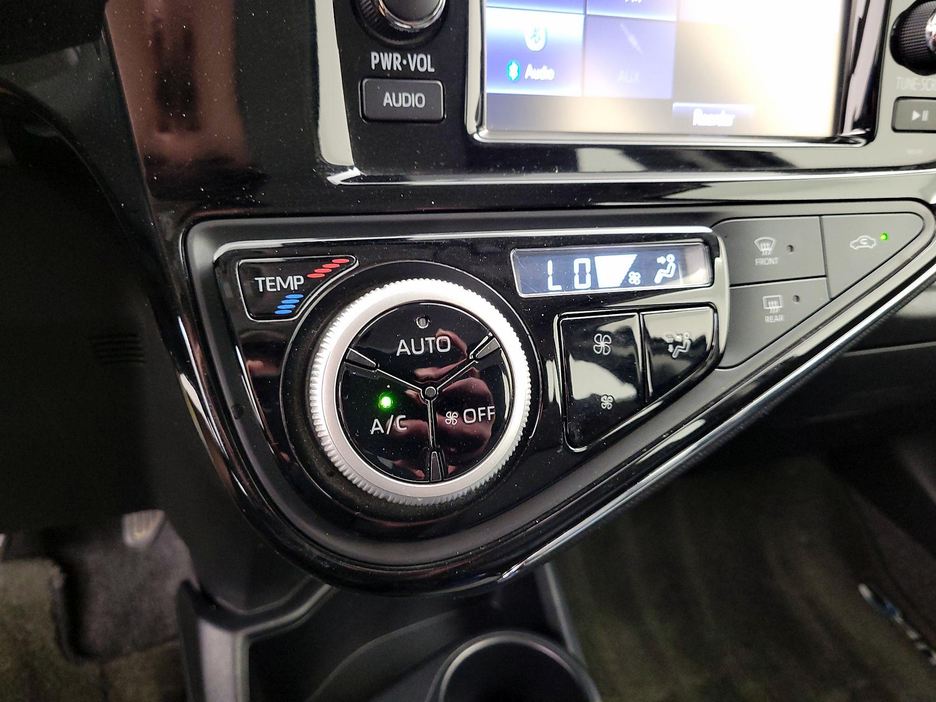 Thumbnail: 2018 Toyota Prius c - 16