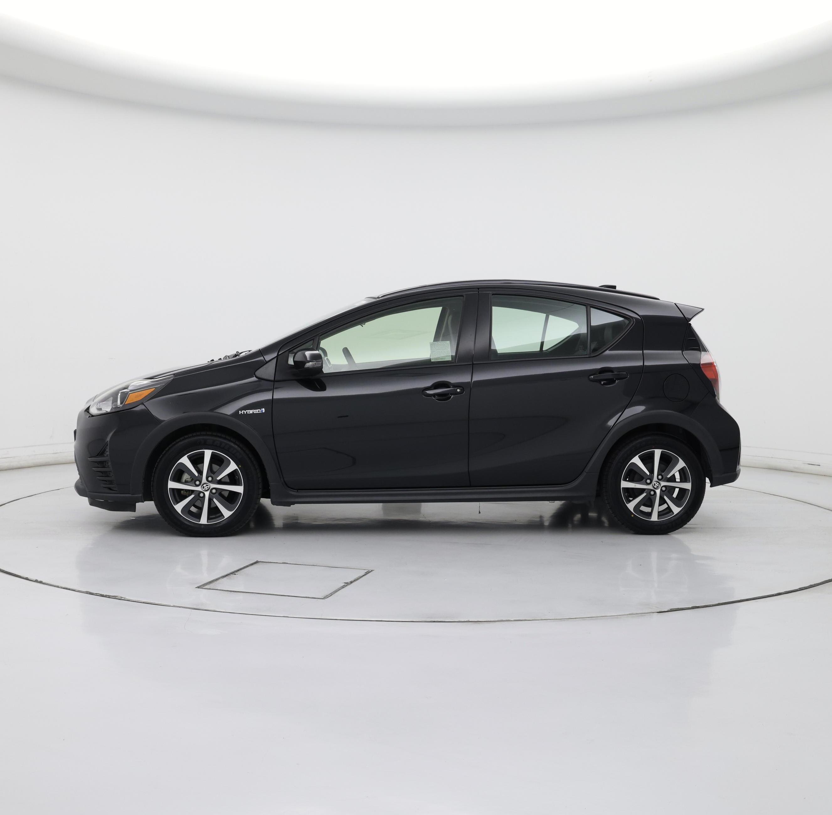Thumbnail: 2018 Toyota Prius c - 3